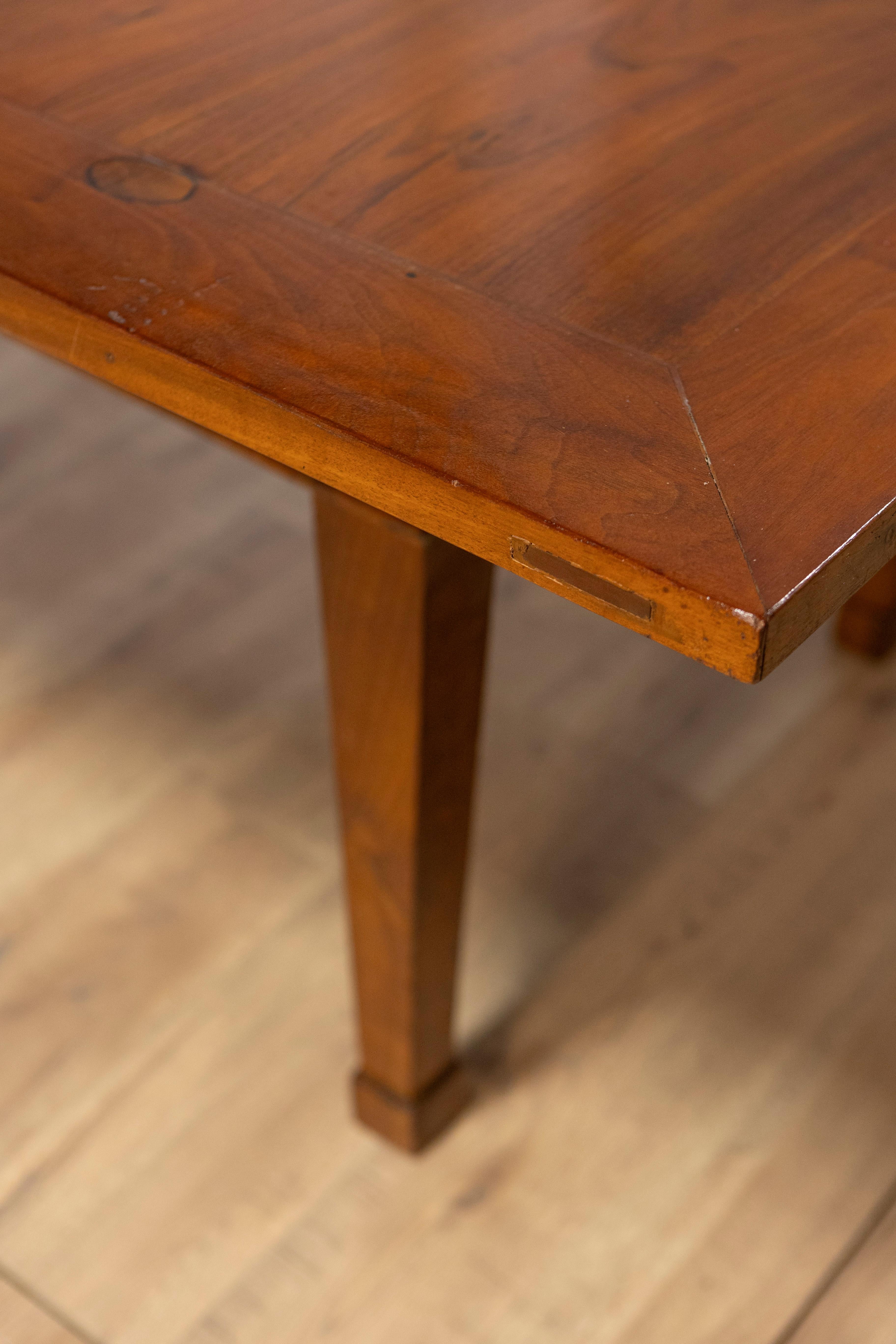Italian Early 19th Century Walnut Folding Table with Tapered Legs For Sale 6