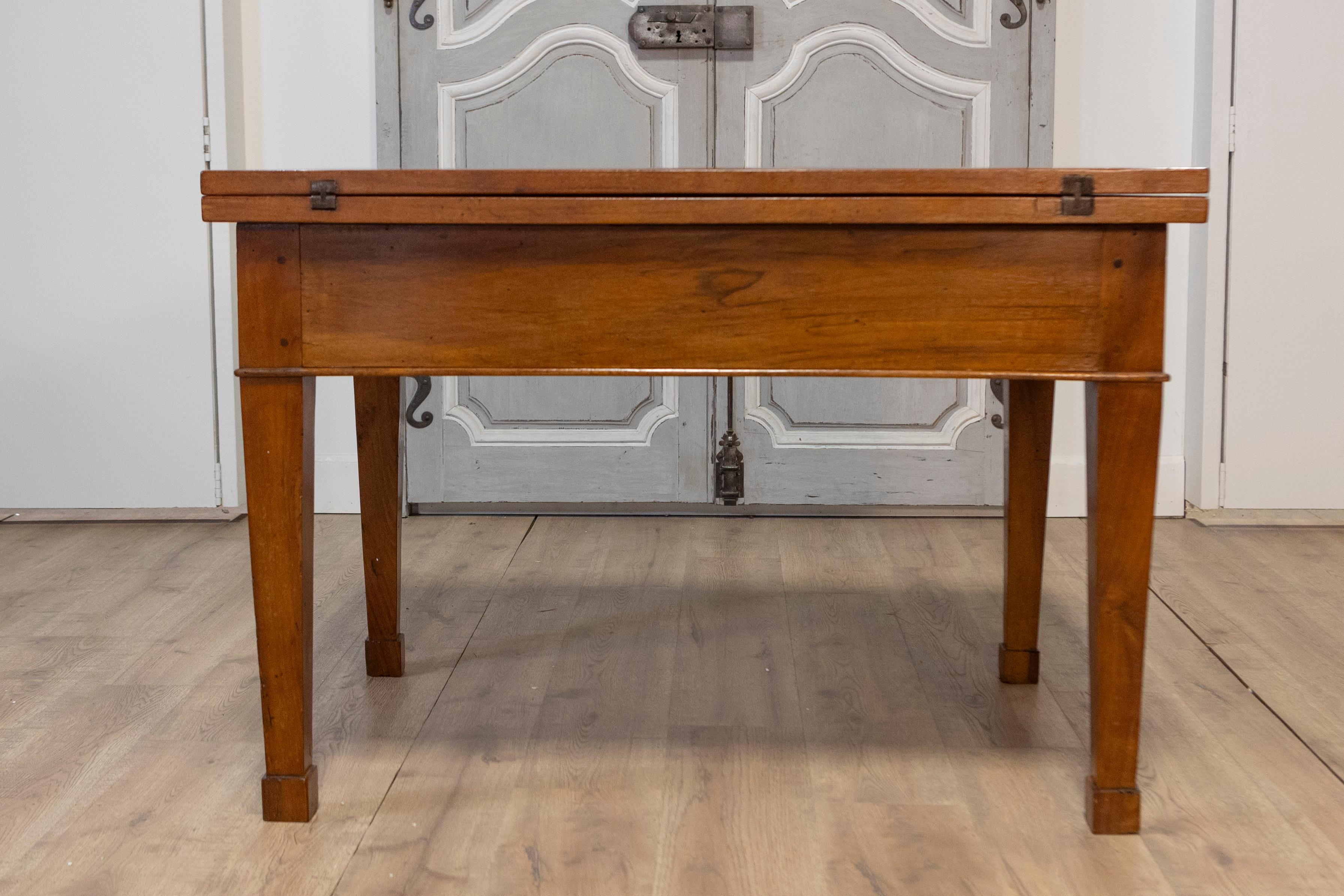 Italian Early 19th Century Walnut Folding Table with Tapered Legs For Sale 3