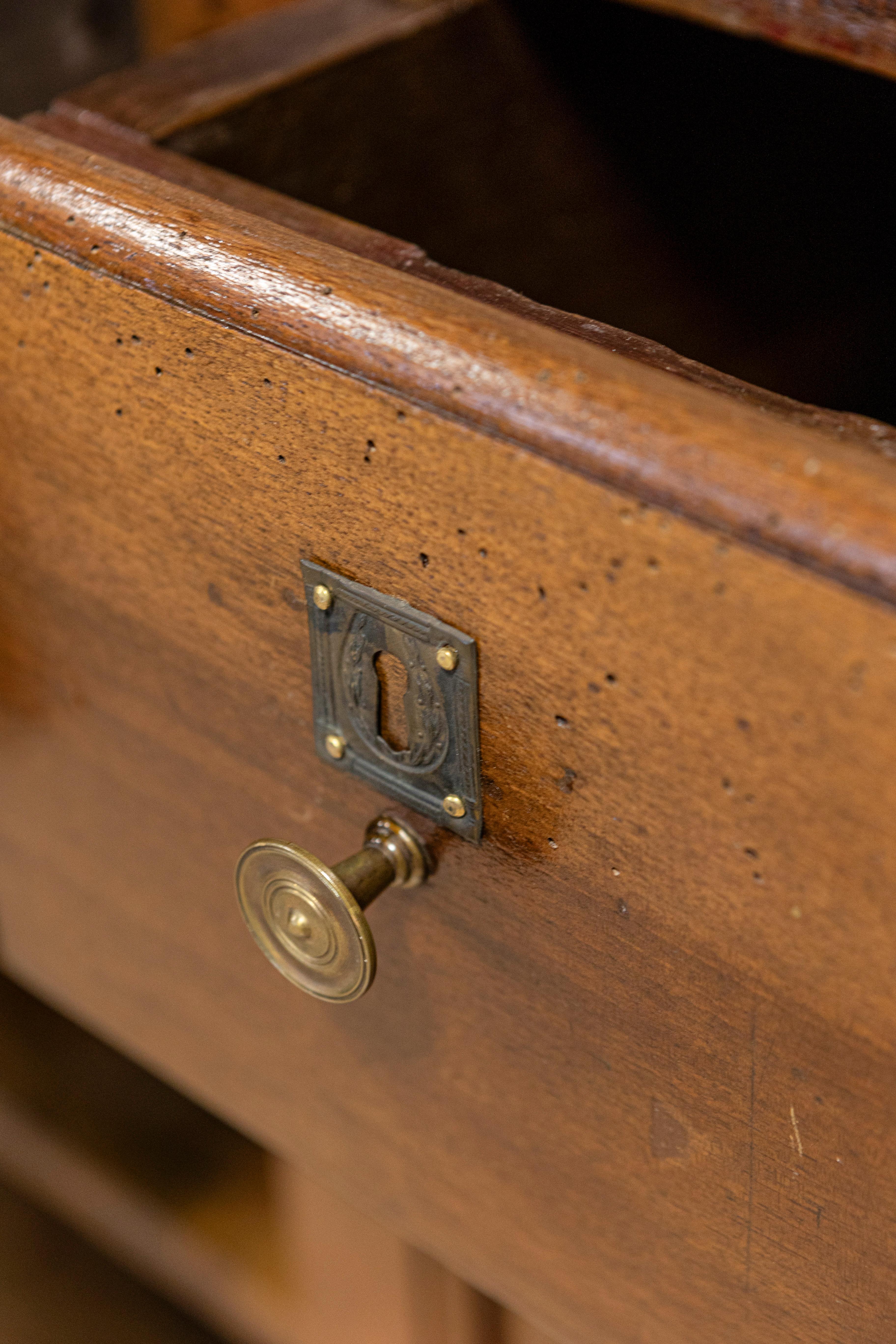 Italian Early 19th Century Walnut Three Drawers over Two Doors Buffet For Sale 7