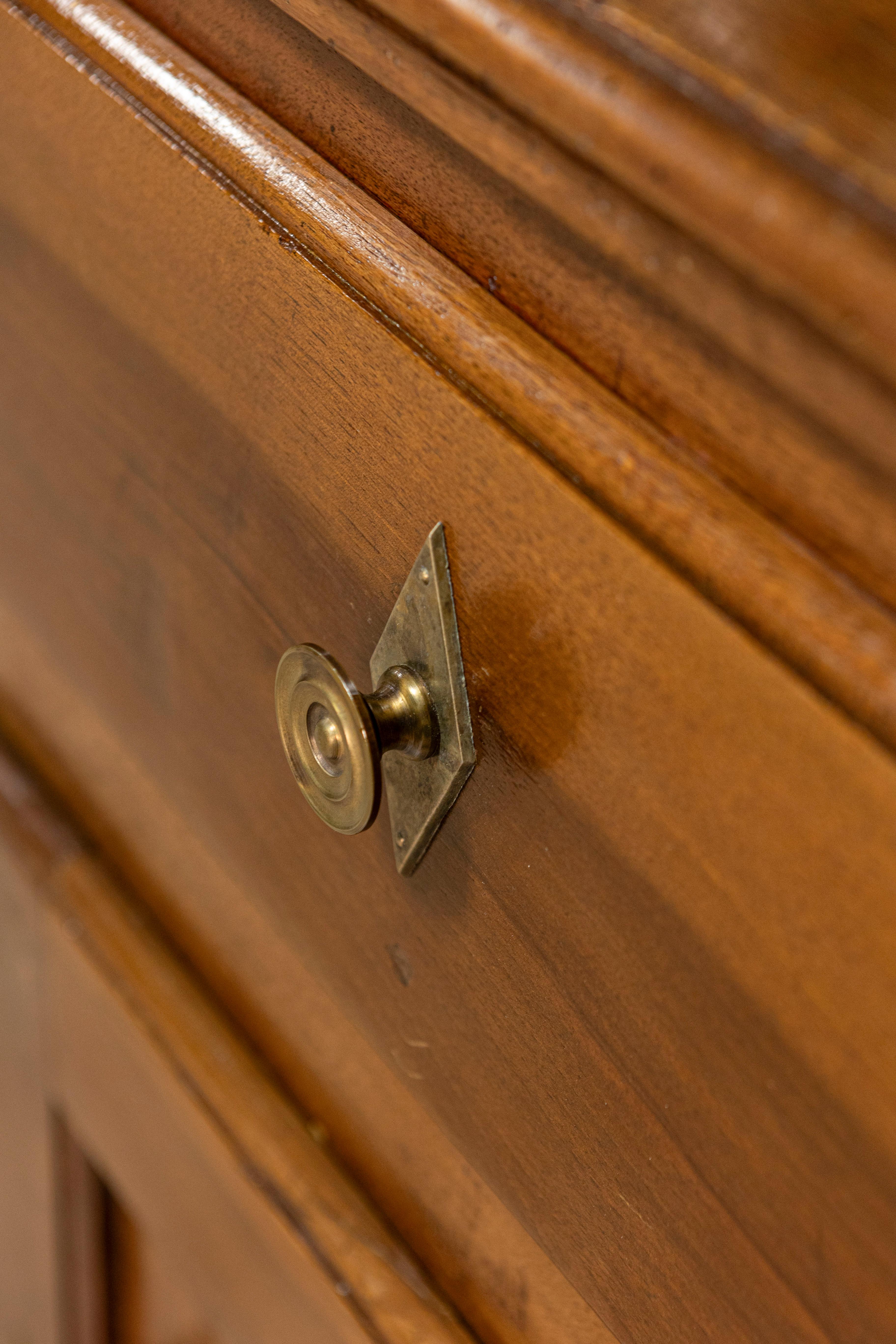 Italian Early 19th Century Walnut Three Drawers over Two Doors Buffet For Sale 11