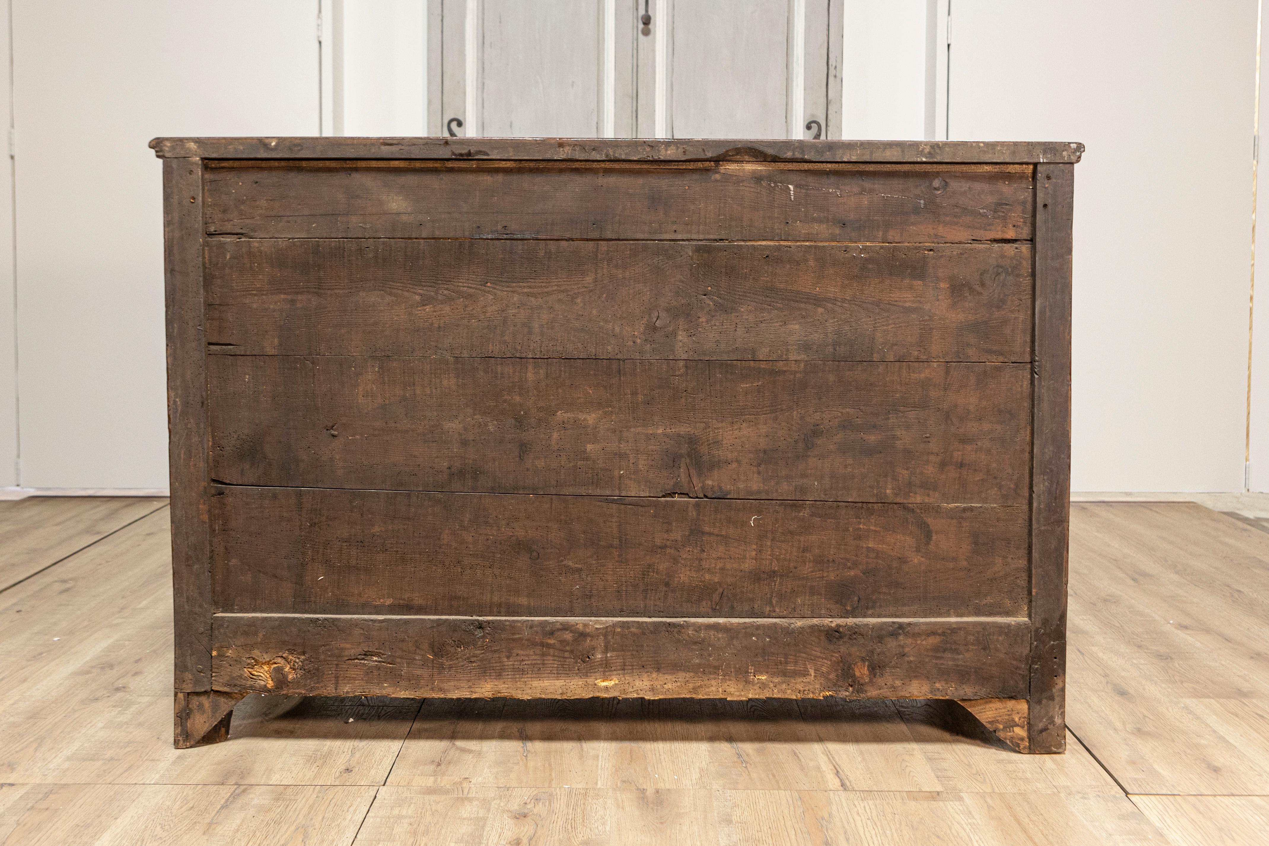 Italian Early 19th Century Walnut Three Drawers over Two Doors Buffet For Sale 1