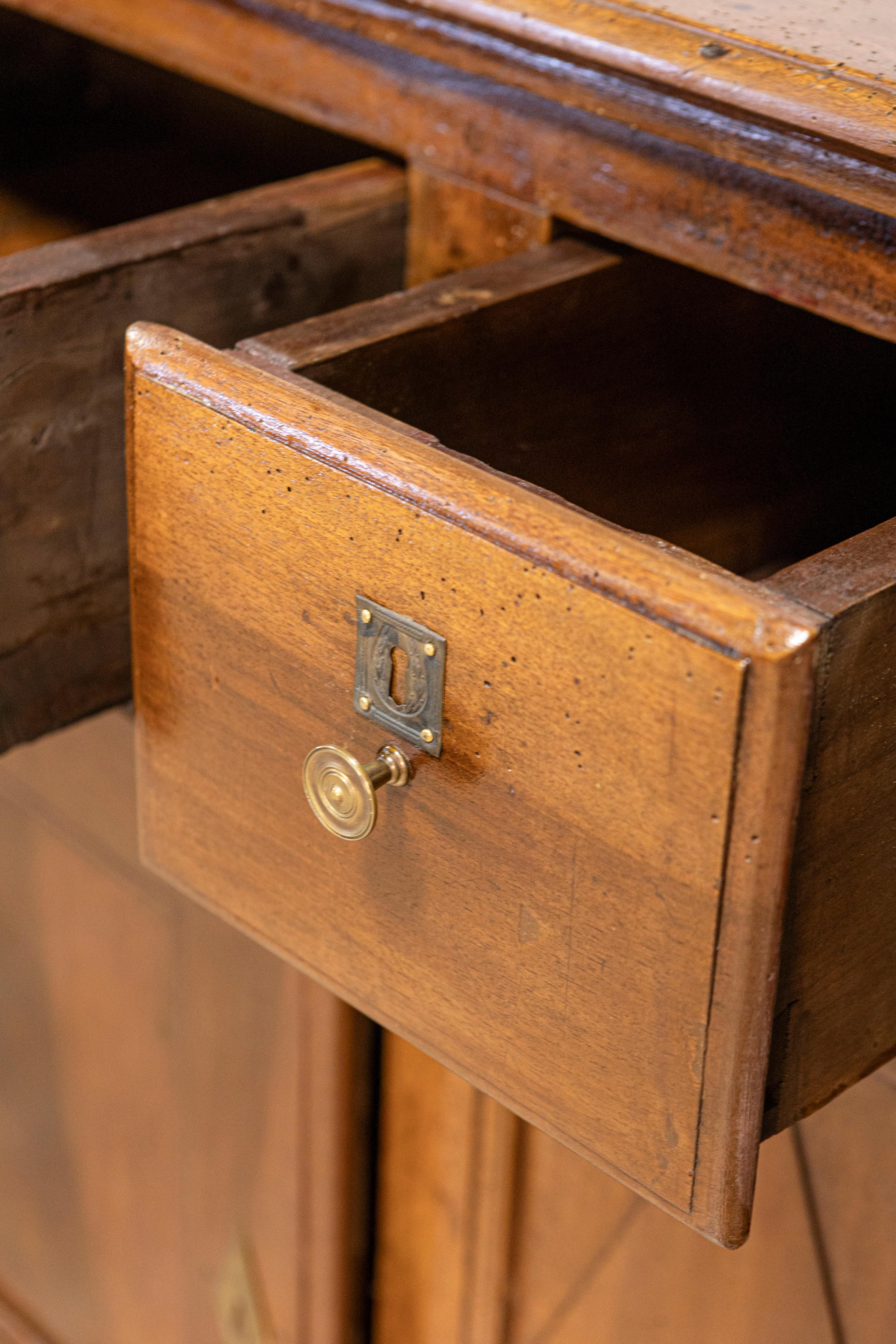 Italian Early 19th Century Walnut Three Drawers over Two Doors Buffet For Sale 2