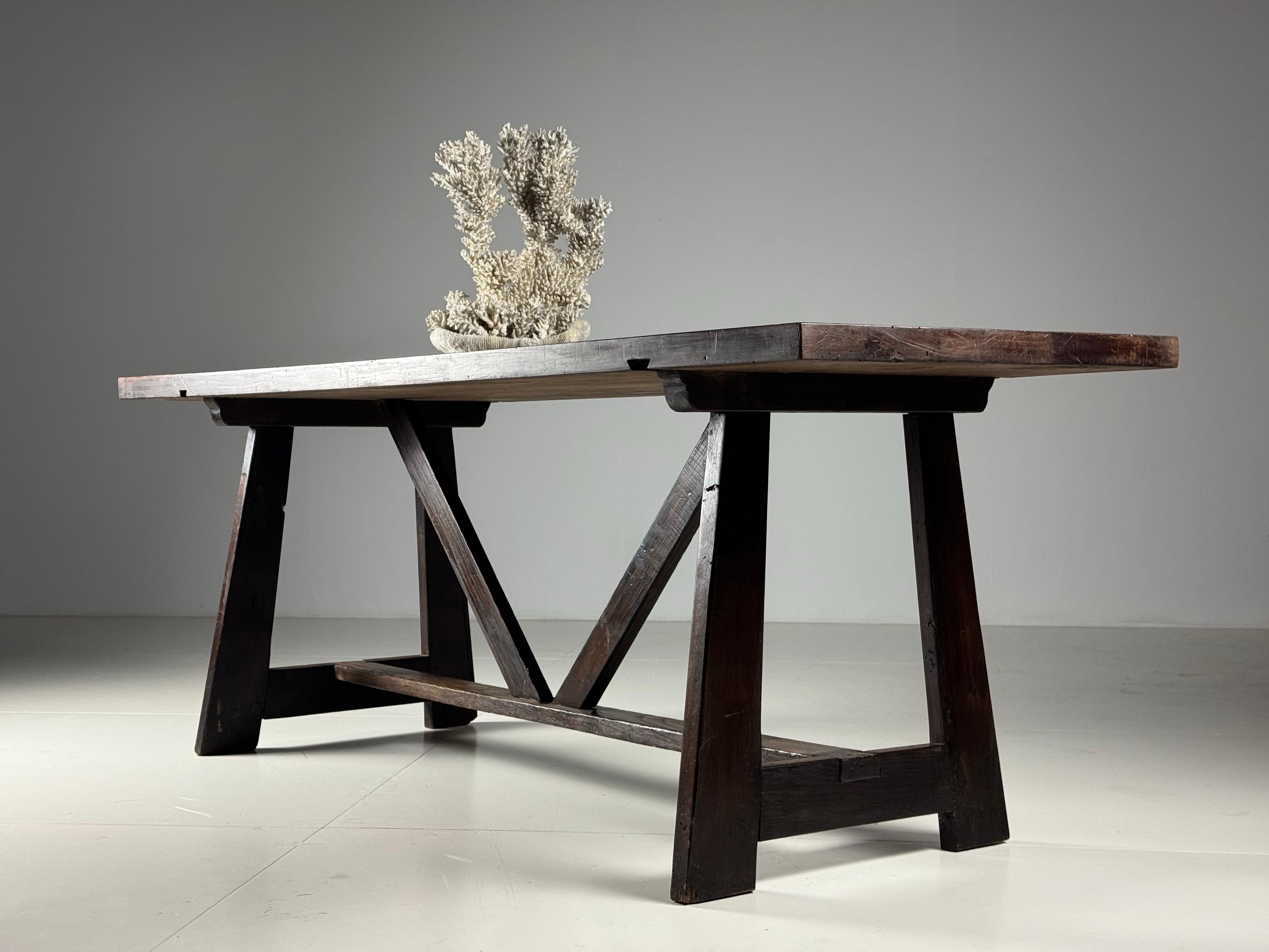 Italian early 20th century dining table en Bueno estado para la venta en MILL, NL