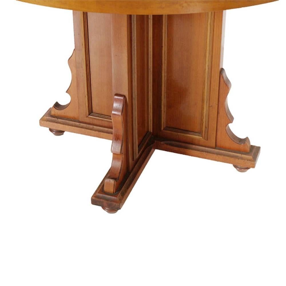 Italian circa 1930s eclectic extendable round table in blond walnut and veneered walnut, by Michele Bonciani - Cascina - Tuscany,  polished to wax

Measures cm: H 80, Diam. 120 open, W 160.