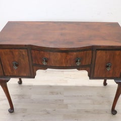 Italian Early 20th Century Elegant Writing Desk in Walnut Veneer