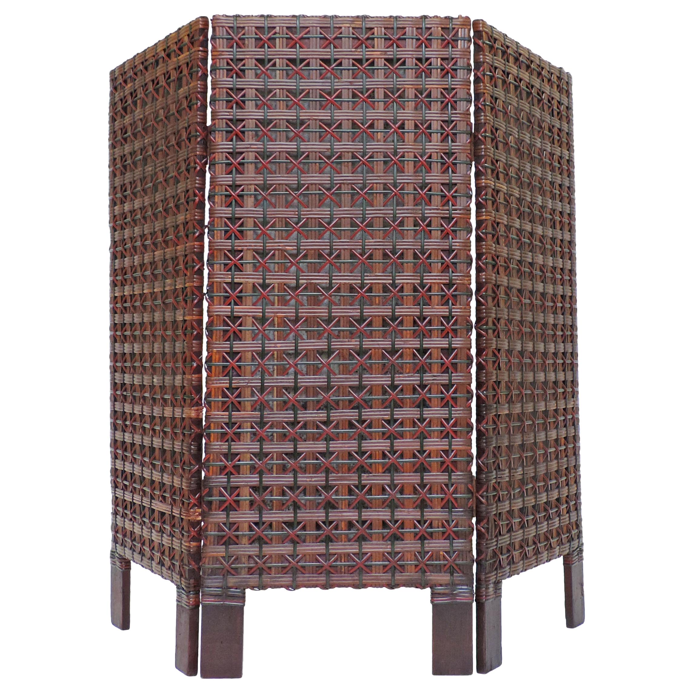 Italian Early 20th Century Foldable Colored Wicker Fire Screen For Sale