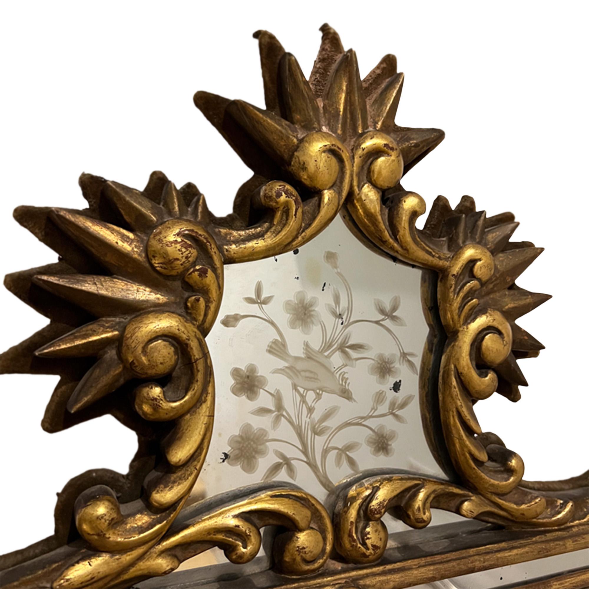 Miroir à coussin en bois doré italien du début du 20e siècle avec verre gravé en vente 1
