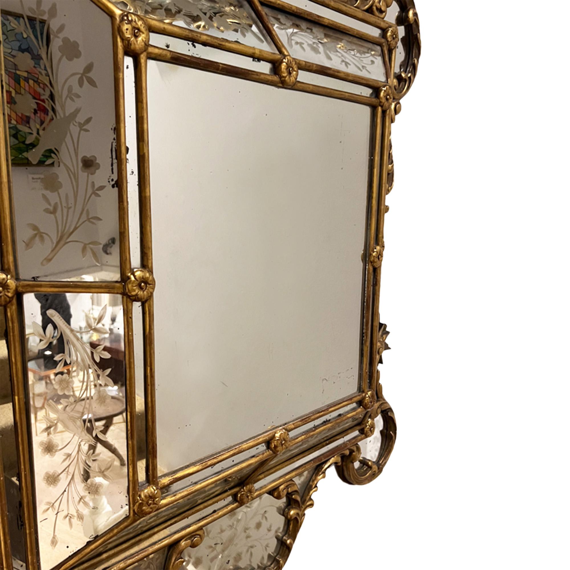 Miroir à coussin en bois doré italien du début du 20e siècle avec verre gravé en vente 2