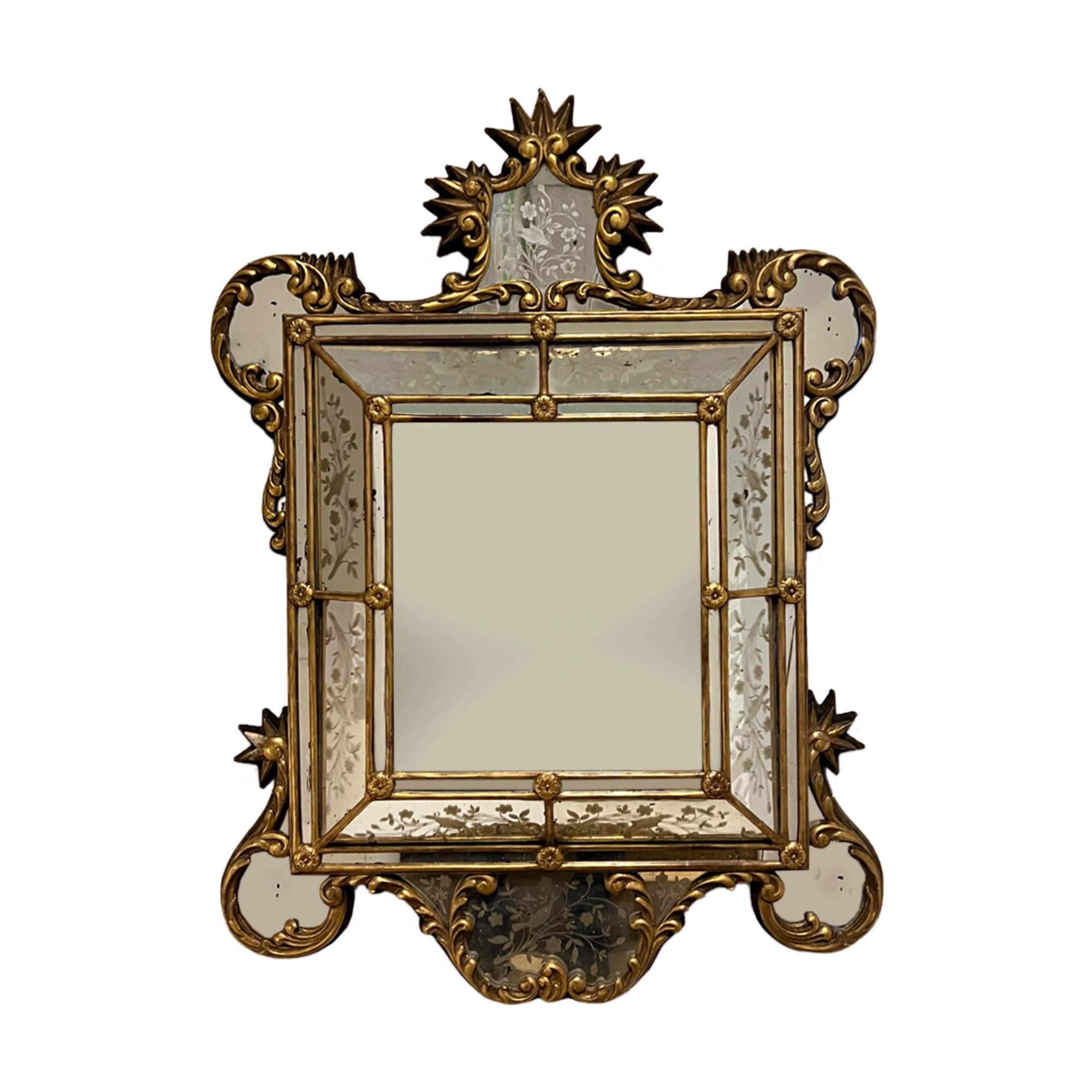Miroir à coussin en bois doré italien du début du 20e siècle avec verre gravé en vente 3