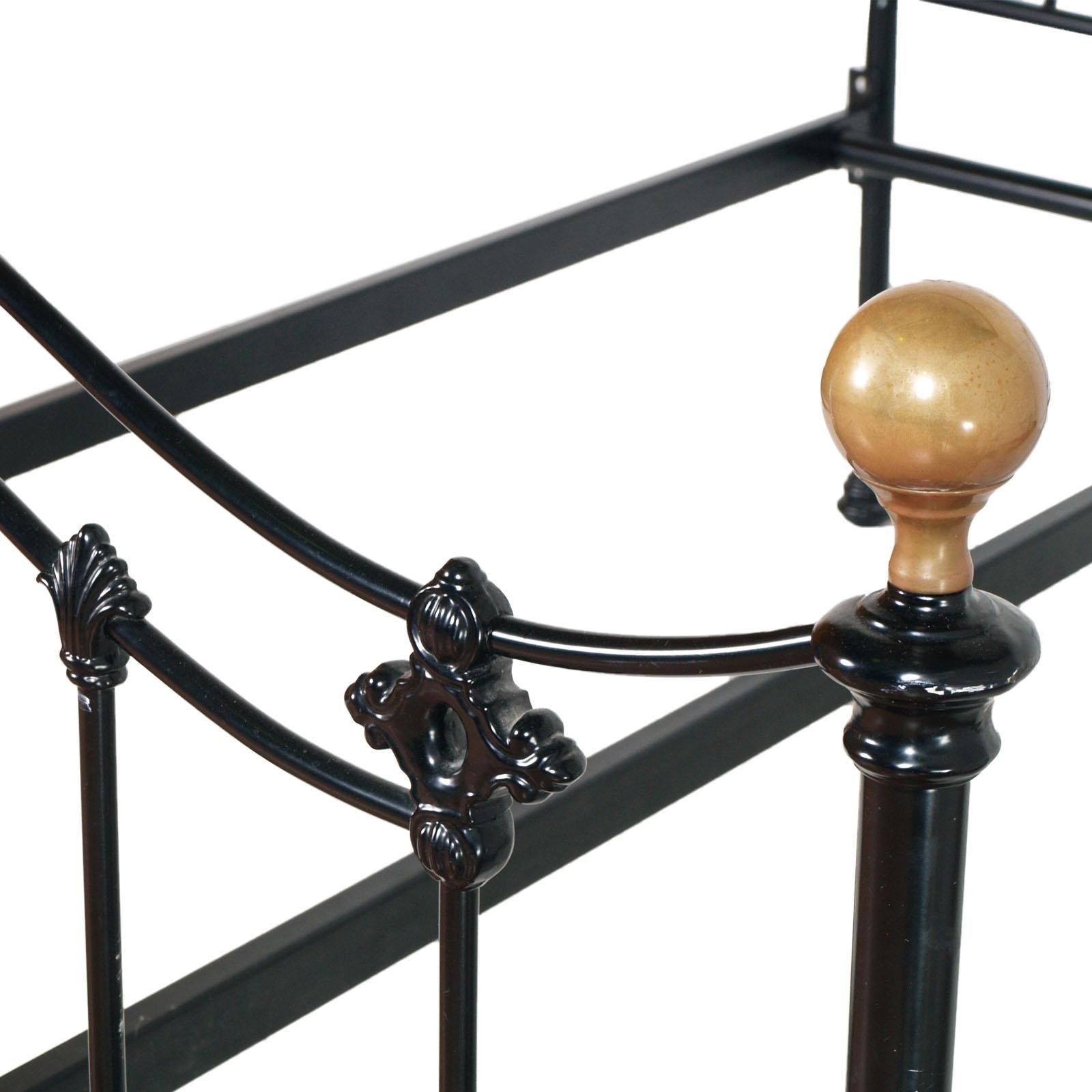 Art Nouveau Italian Early 20th Century Iron and Cast Iron Enamelled Bed, Golden Brass Parts For Sale