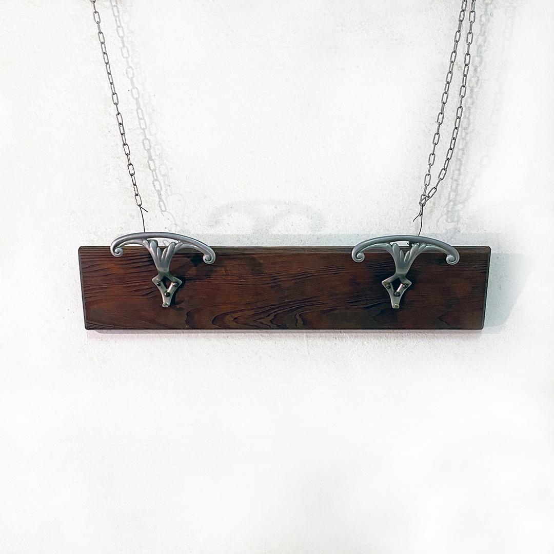 Italian early twentieth century solid wood wall hanger, 1930s
Solid wood wall hanger with rectangular structure and two metal hooks.
The item has been restored and preserve its original patina and original components on all the structure.
Good