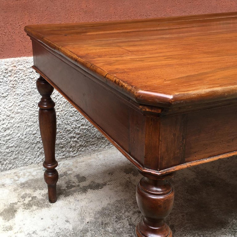 Italian Early 20th Century Walnut and Rectangular Table with Drawers, 1900s For Sale 1
