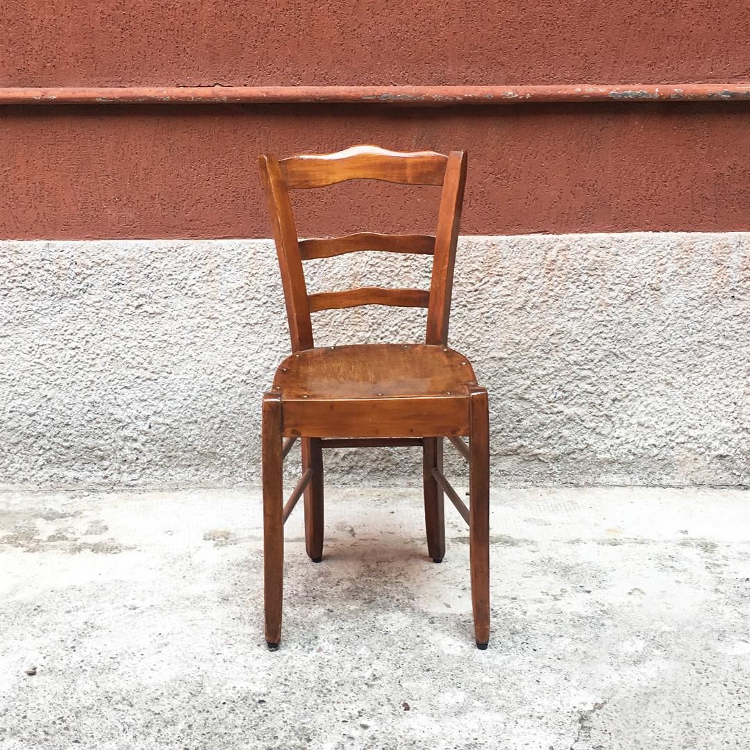Italian early 20th century walnut chair, 1900s
Walnut chair with studded seat, worked legs and tips.
Dating back to the early 1900s.

Good condition, some signs of aging.

Measures: 41 x 46 x 81 H cm.