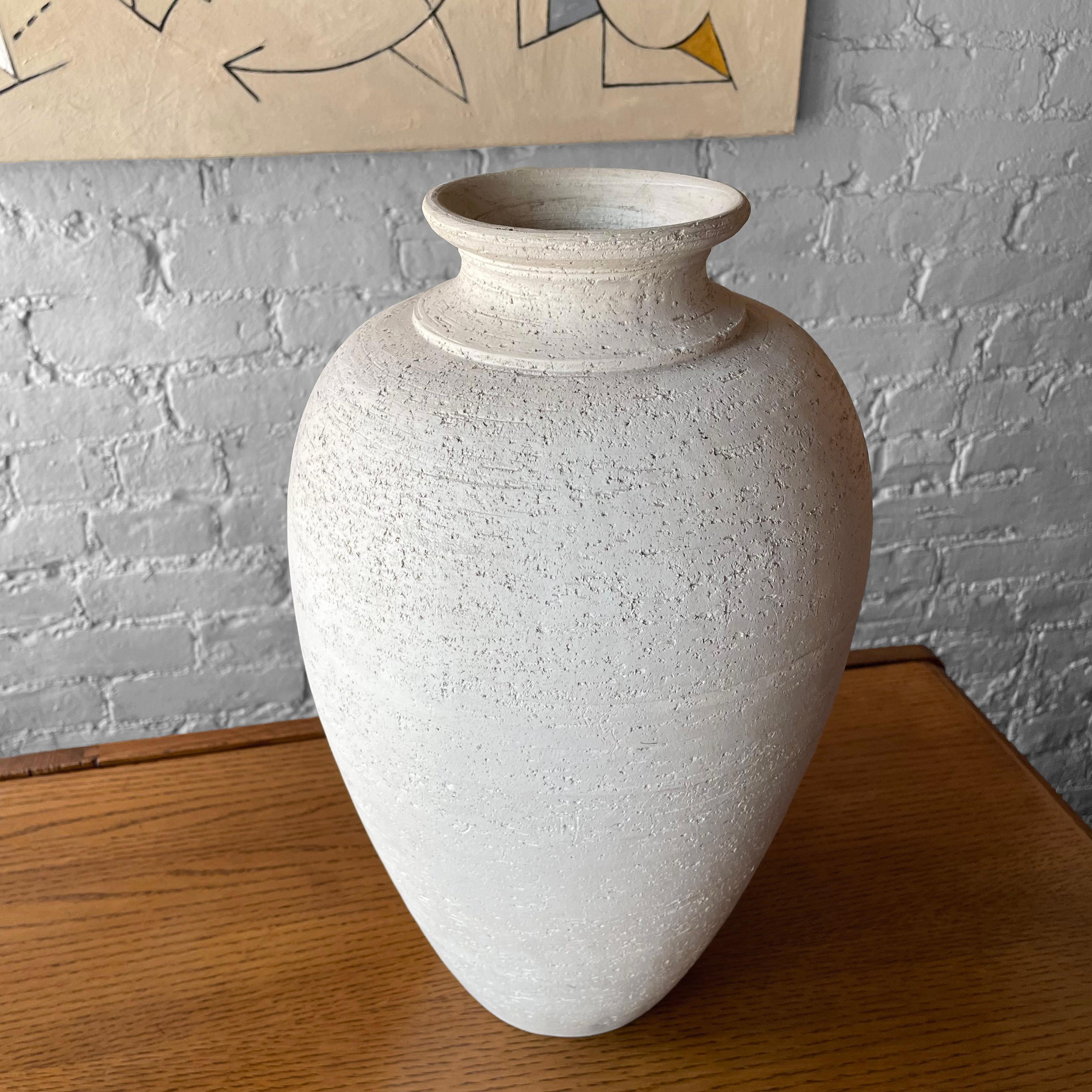 Mid-Century Modern Vase en céramique de faïence italienne de Flavia Montelupo en vente