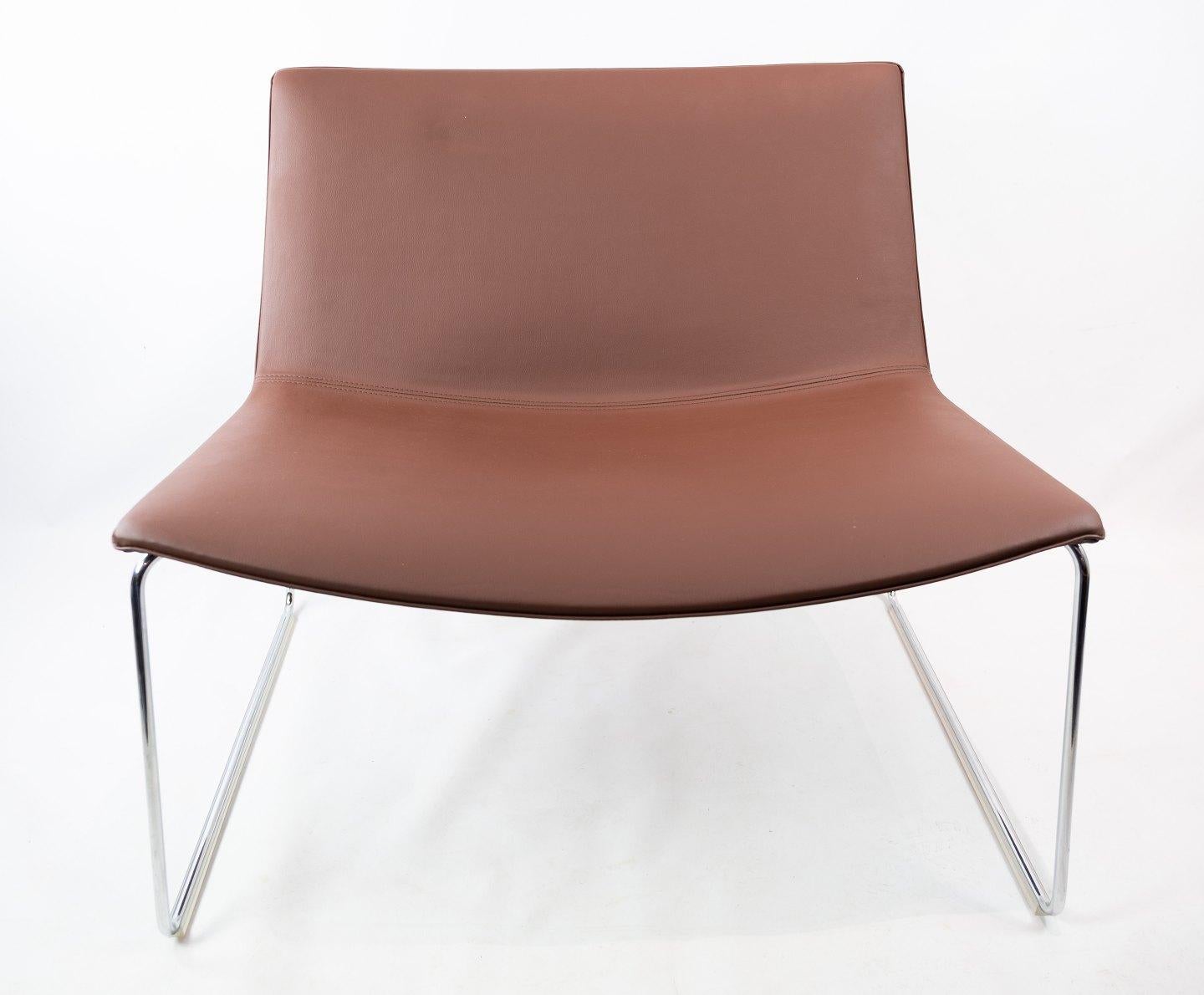 Italian easy chair designed by Lievore Altherr Molina and manufactured by Arper. Model Catifa 80 with light brown leather and chromed steel.
 