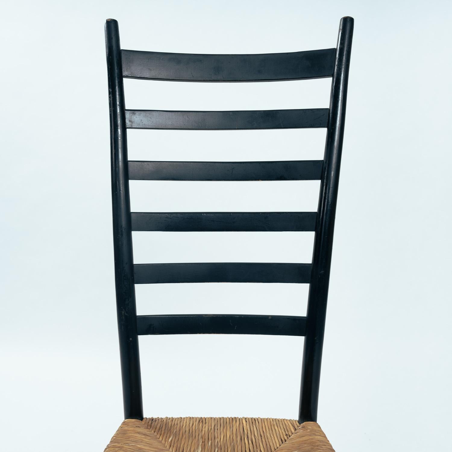 Chiavari Italienischer Stuhl mit hoher Rückenlehne aus ebonisiertem Stroh im Stil von Gio Ponti, 1950er Jahre im Angebot 5