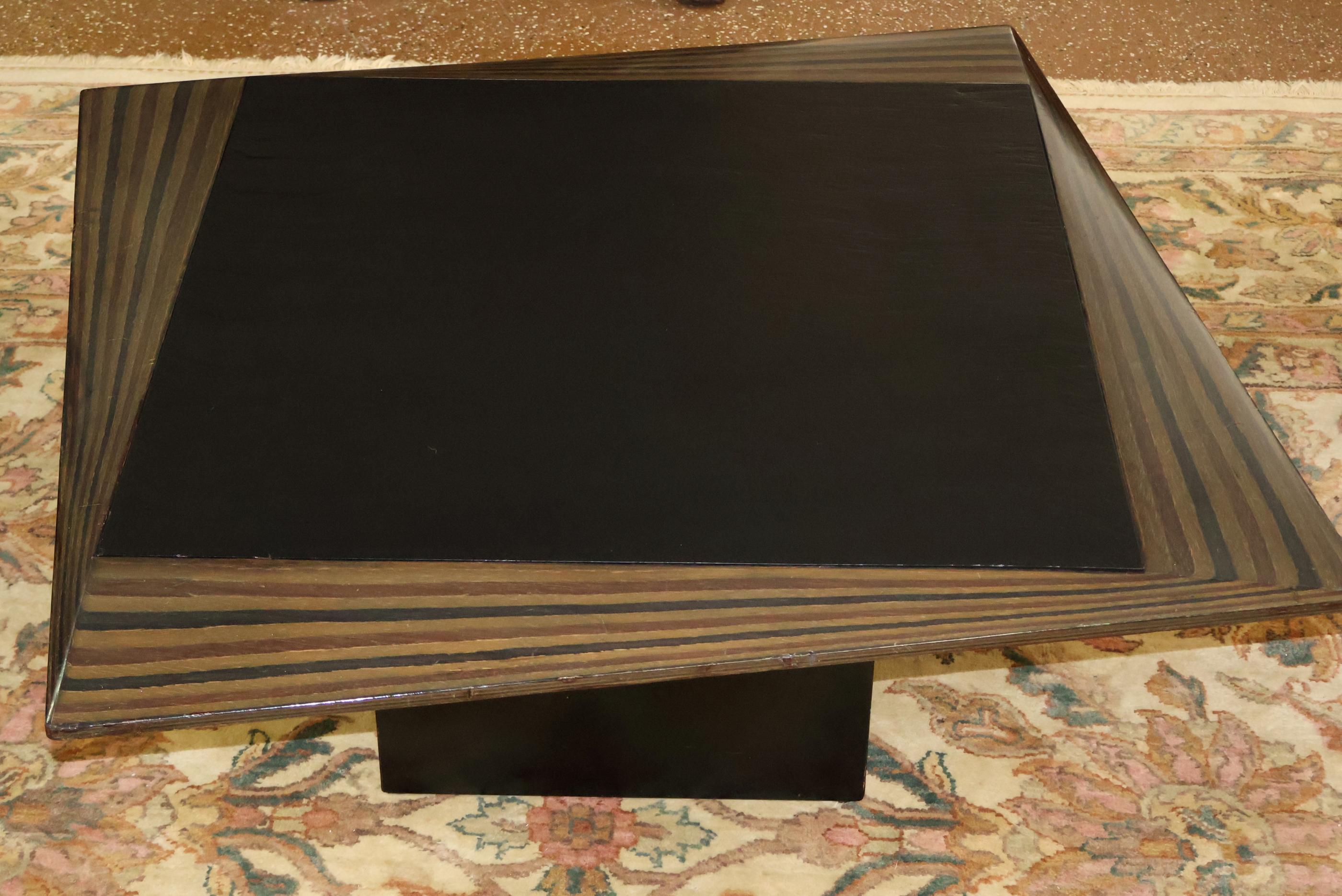 Mid-Century Modern Table basse italienne en ébène et ardoise du milieu du siècle attribuée à Tobia Scarpa en vente