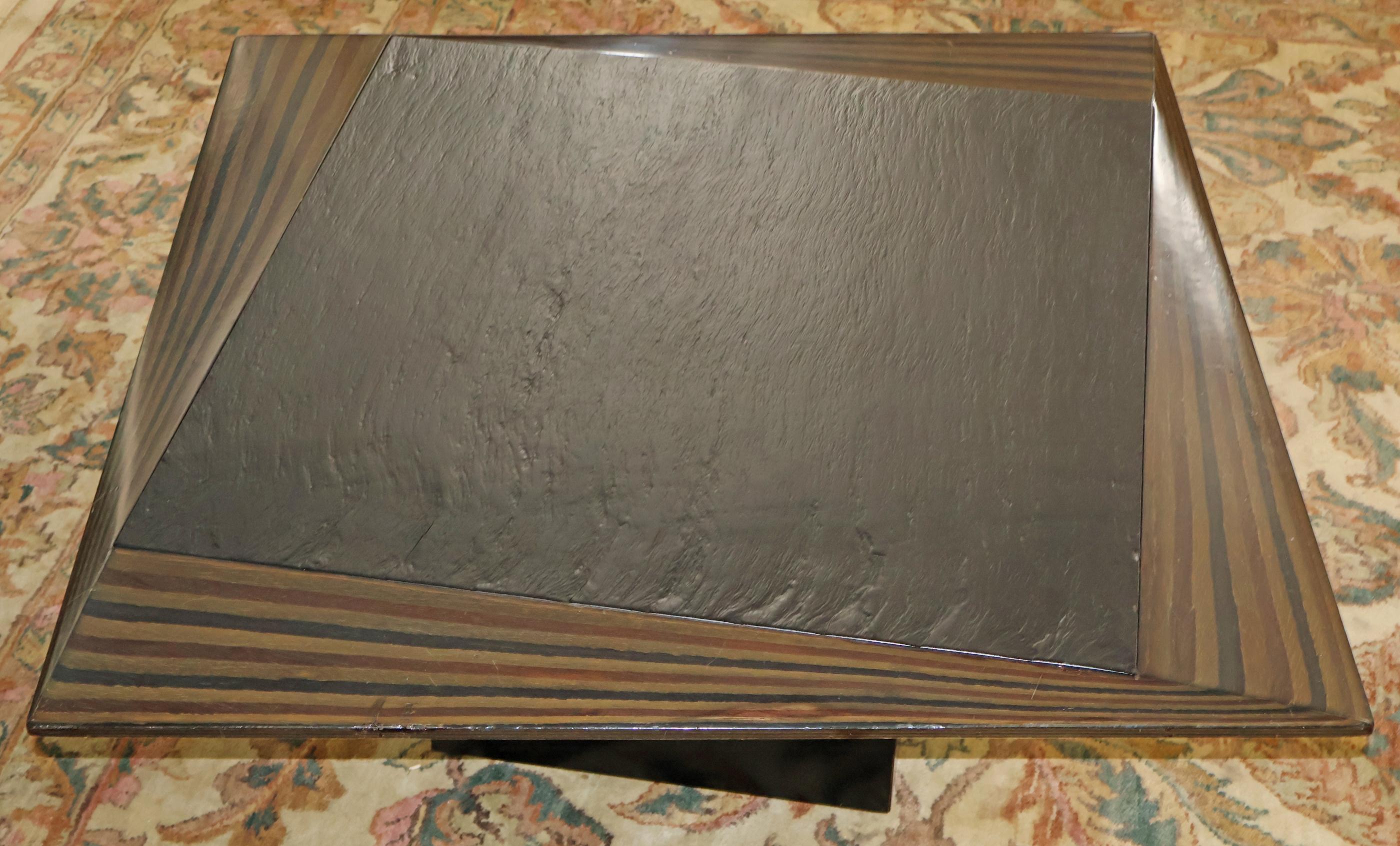 Fin du 20e siècle Table basse italienne en ébène et ardoise du milieu du siècle attribuée à Tobia Scarpa en vente