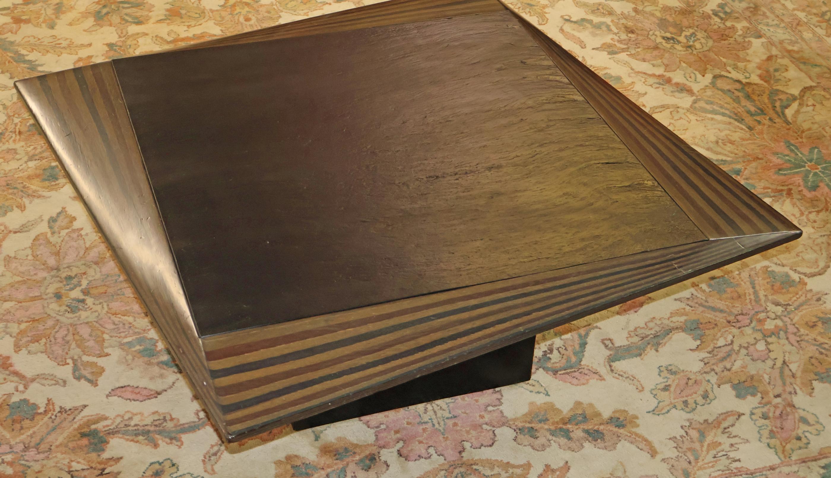 Table basse italienne en ébène et ardoise du milieu du siècle attribuée à Tobia Scarpa en vente 1