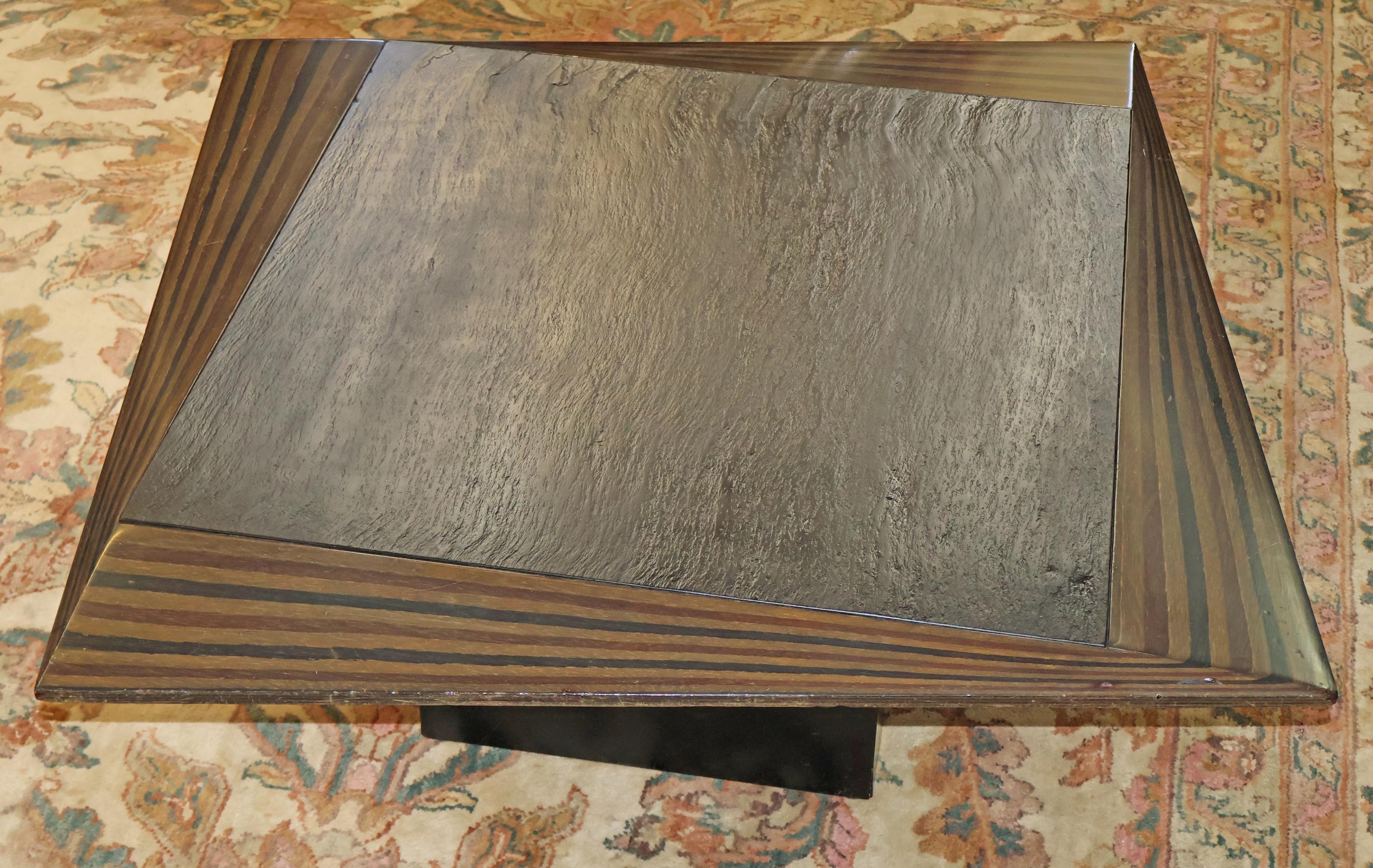 Table basse italienne en ébène et ardoise du milieu du siècle attribuée à Tobia Scarpa en vente 2