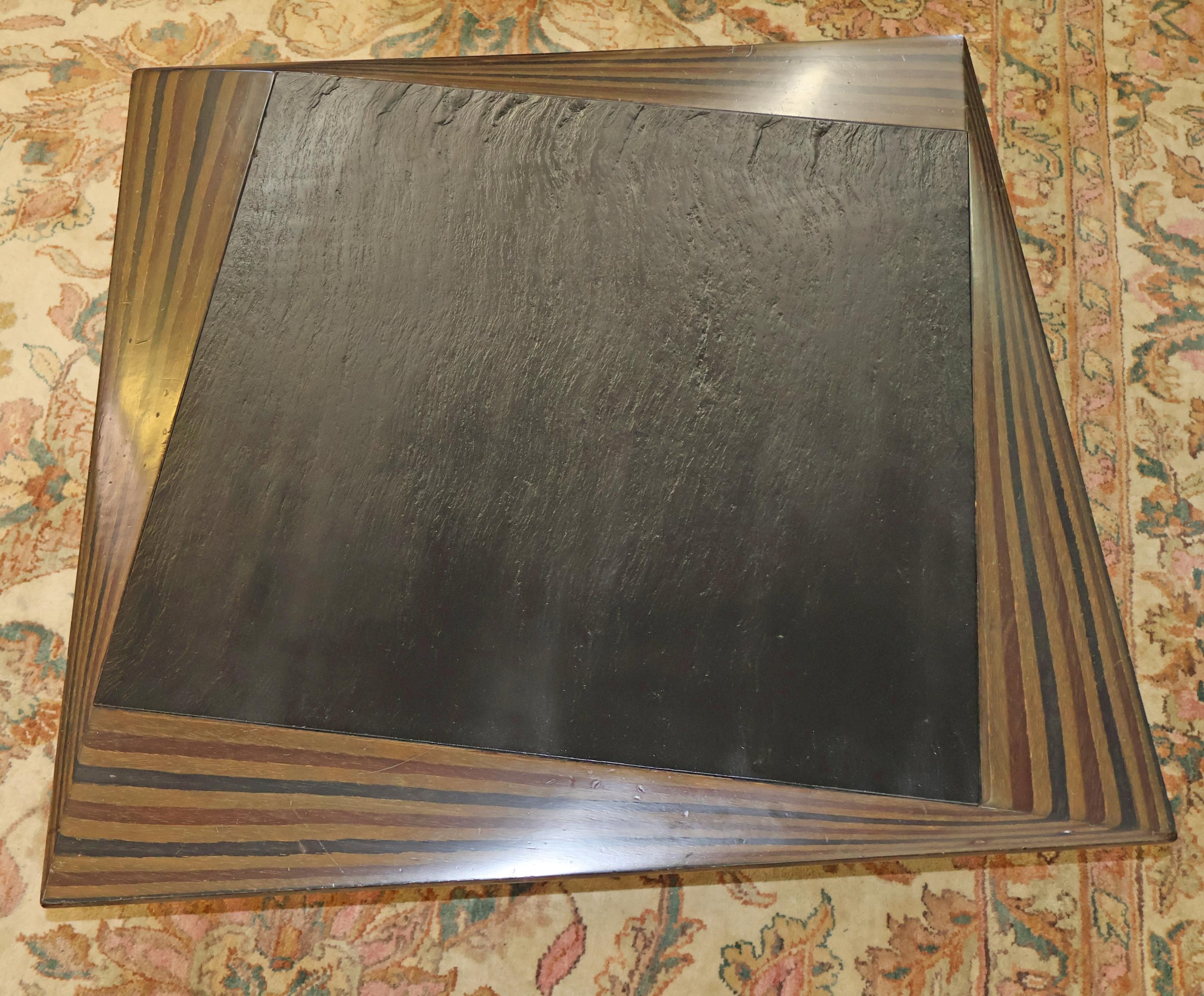 Table basse italienne en ébène et ardoise du milieu du siècle attribuée à Tobia Scarpa en vente 3