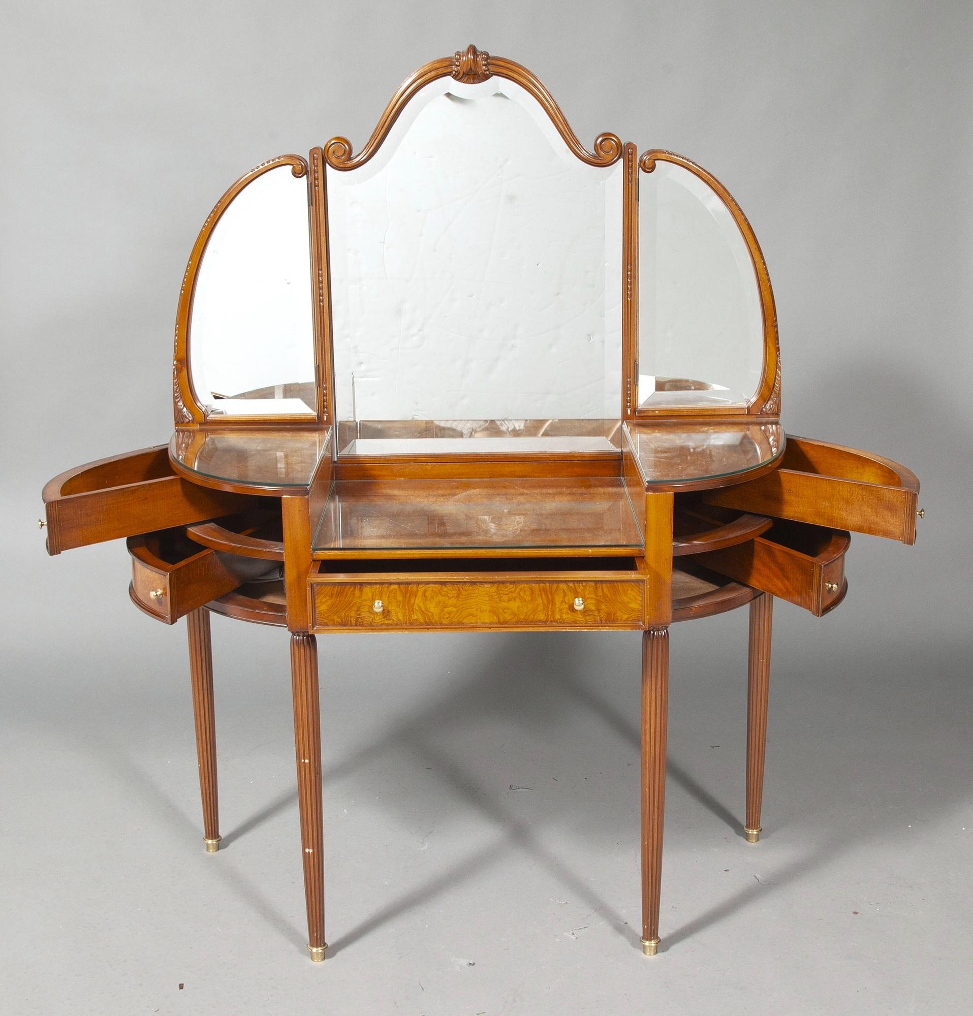 Hand-Carved Italian Edwardian Style Walnut Vanity Dressing Table With Chair For Sale