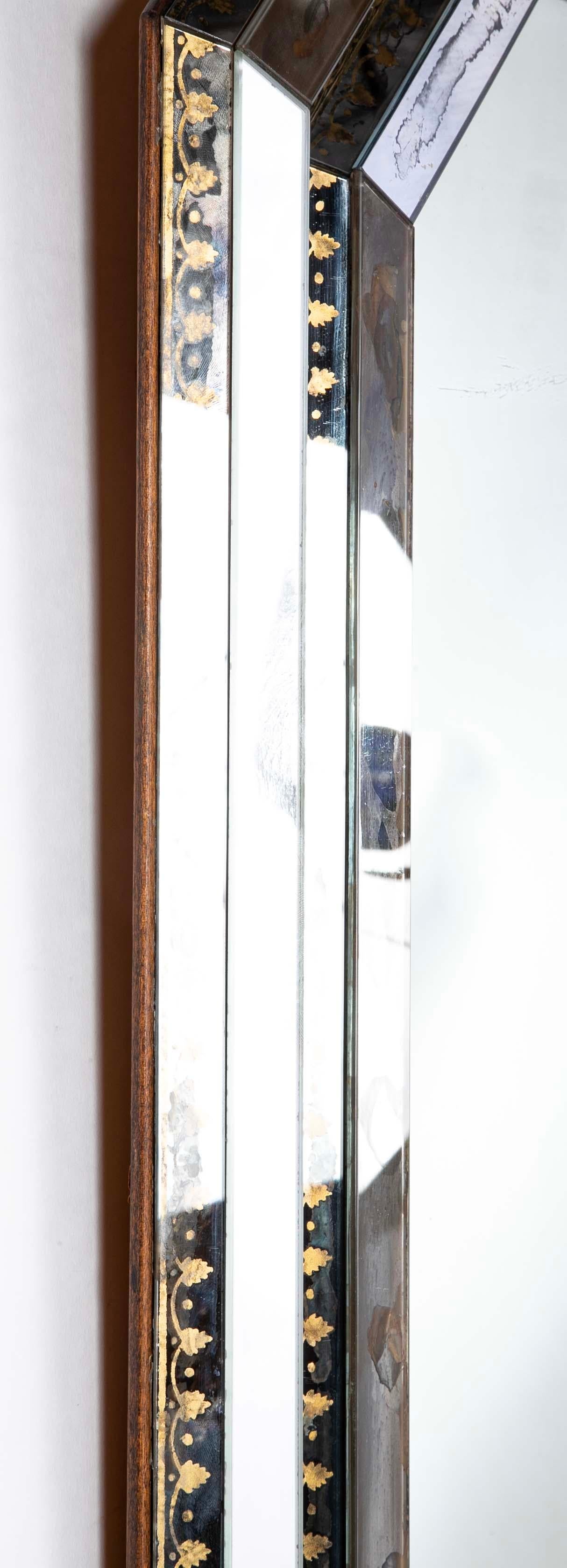 20ième siècle Miroir octogonal en églomisé italien à décor doré, grande échelle vénitienne en vente
