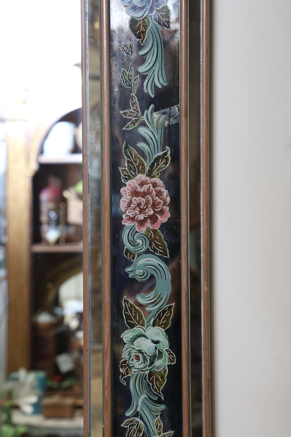 Verre églomisé Miroir mural italien en églomisé avec cadre floral peint à la main en vente