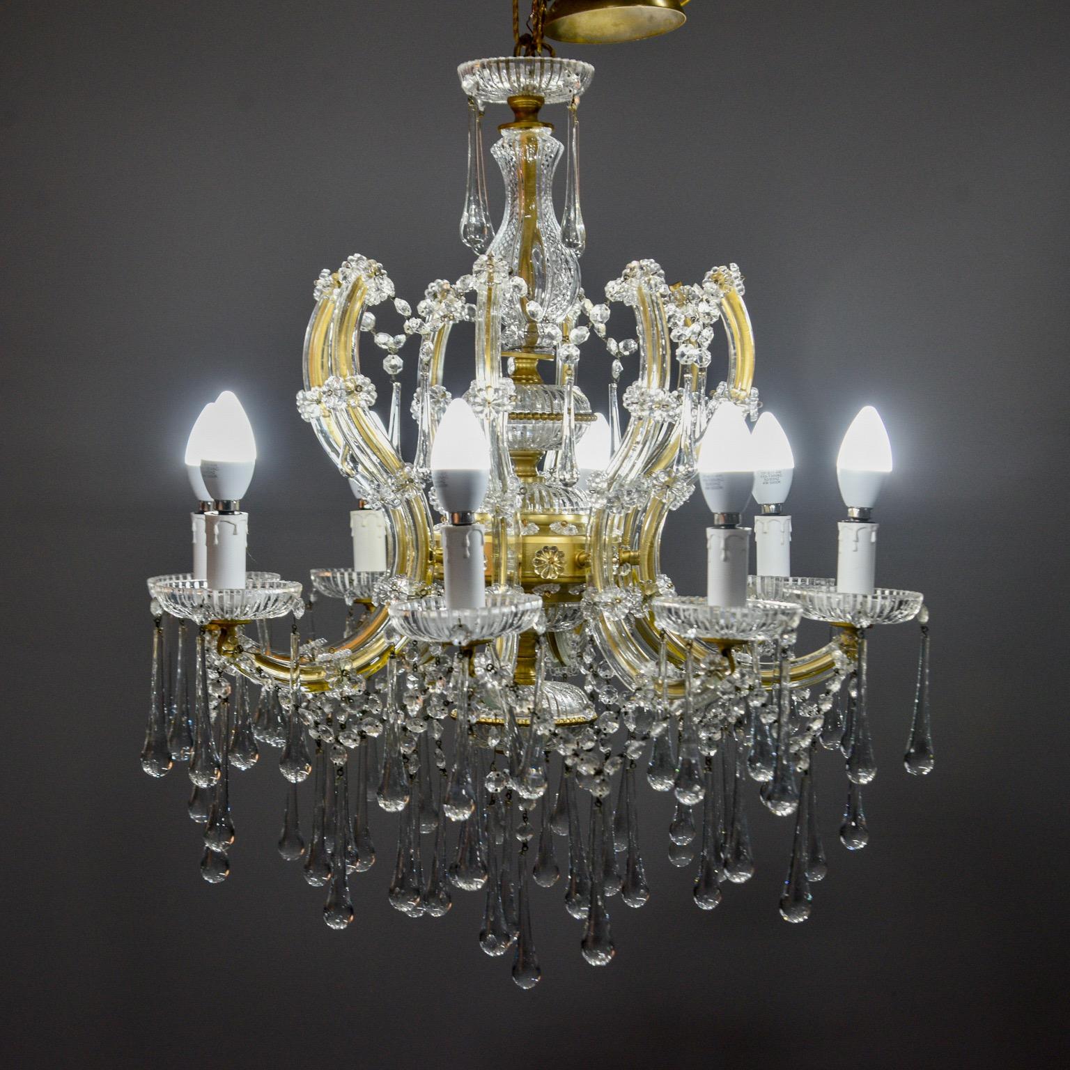 20ième siècle Lustre italien à huit lumières en cristal en vente