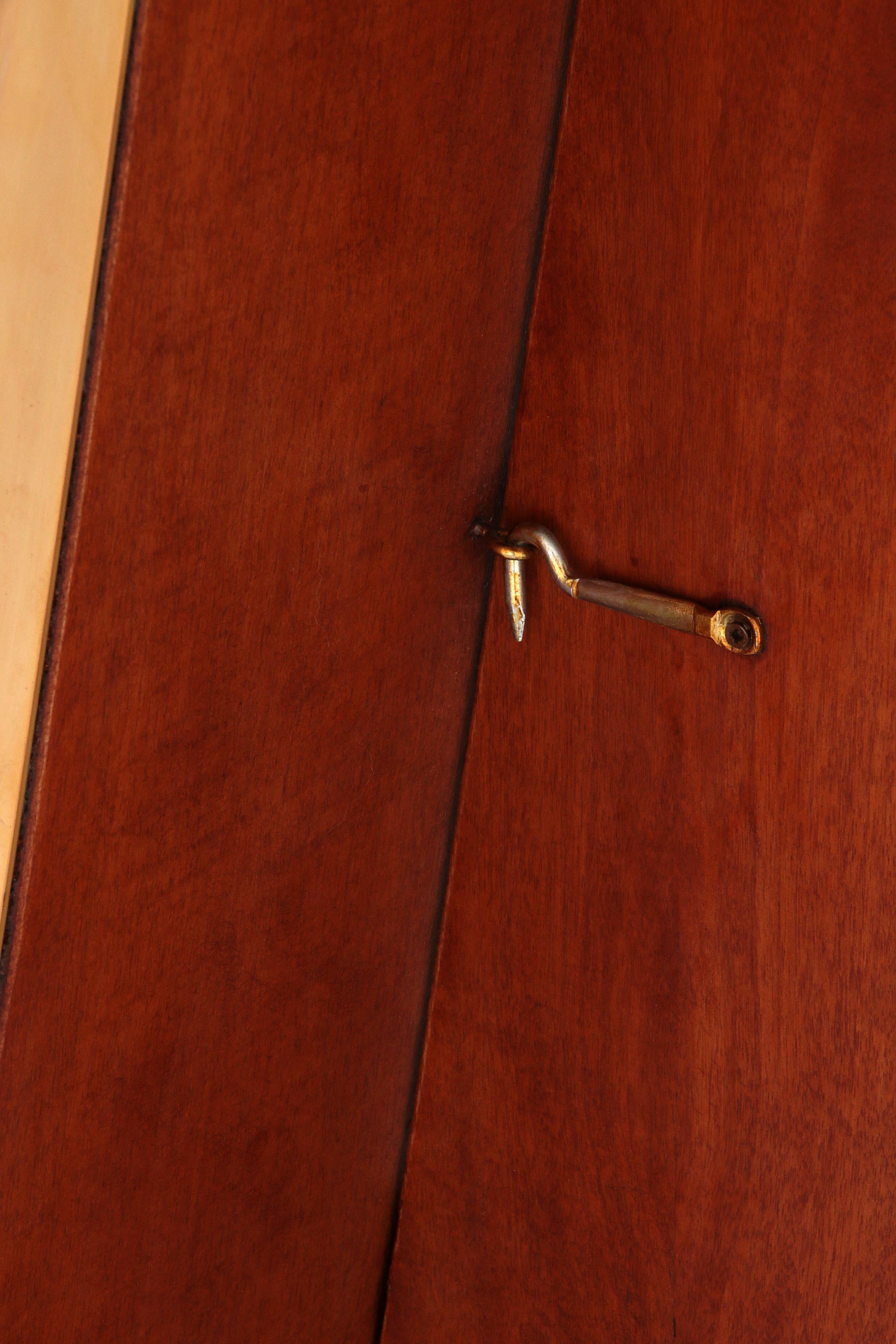 Italian Elegance – 1970s Freestanding Mirror with Brass and Oak Details 1960 For Sale 5