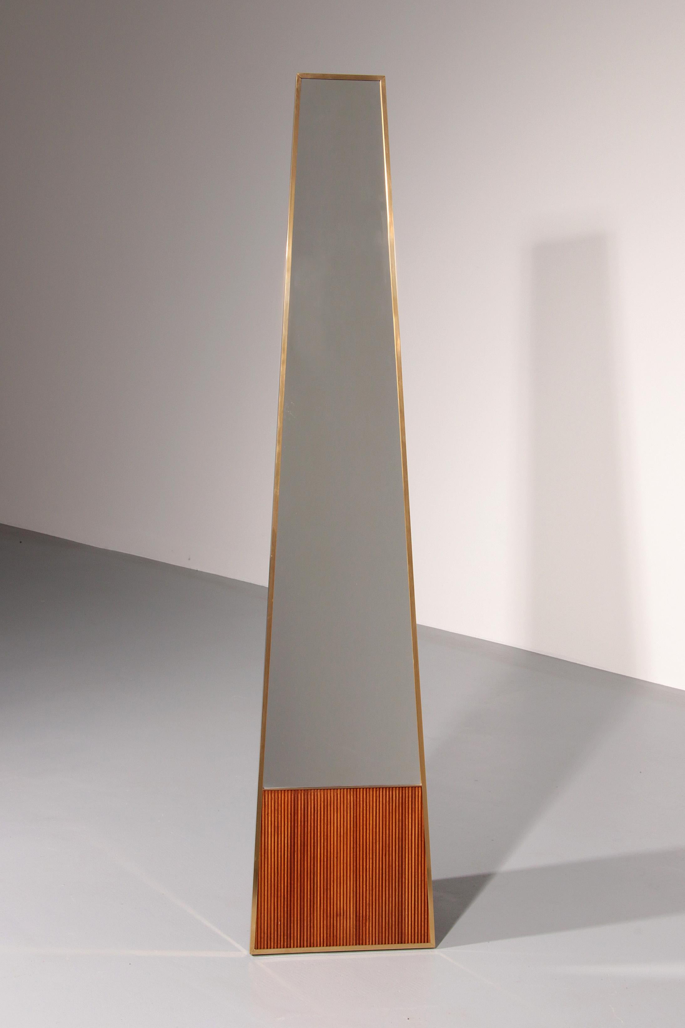 Mid-Century Modern Italian Elegance – 1970s Freestanding Mirror with Brass and Oak Details 1960 For Sale