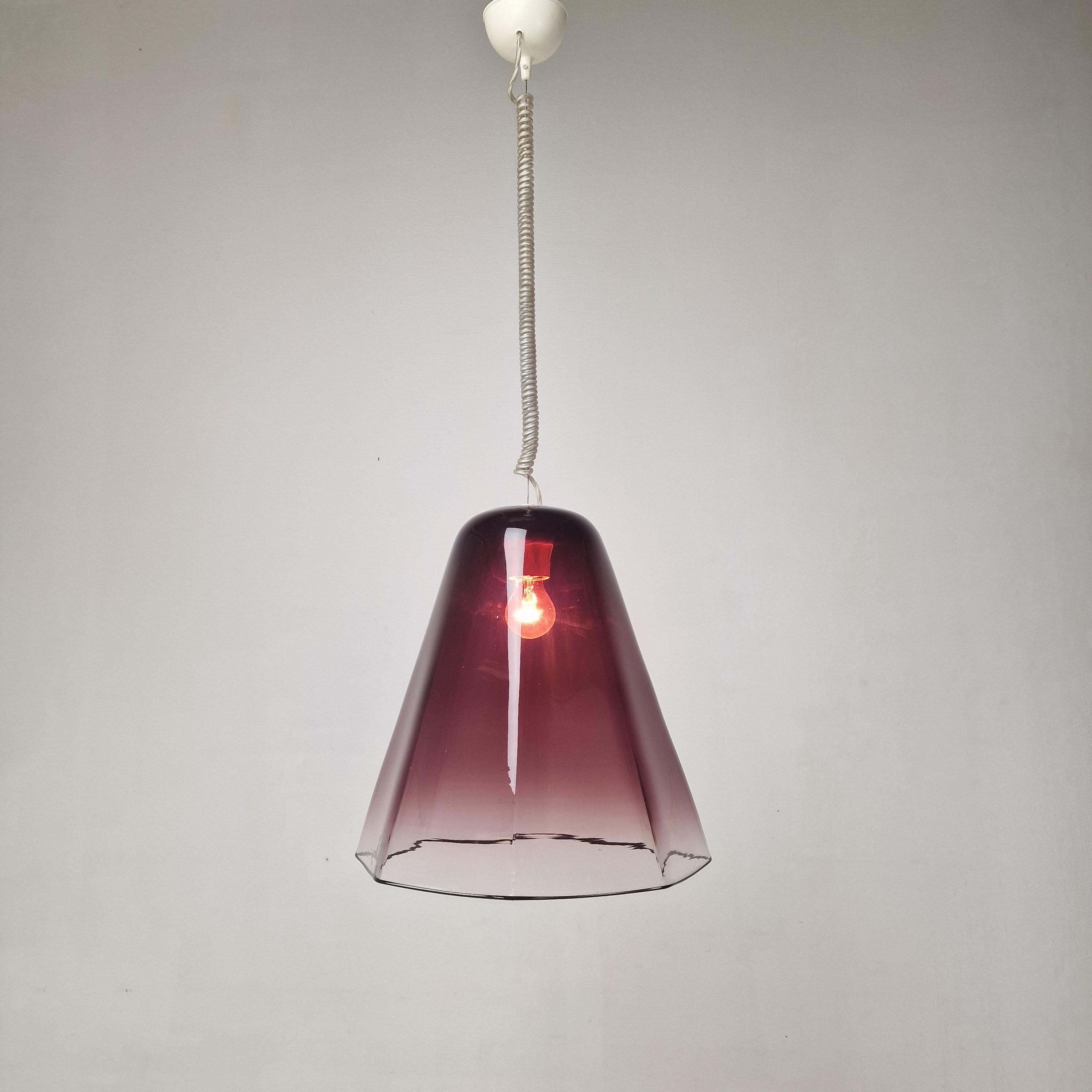 Italian Elegance - Lampada a sospensione Leucos con vetro di Murano viola trasparente In condizioni buone in vendita a Oud Beijerland, NL