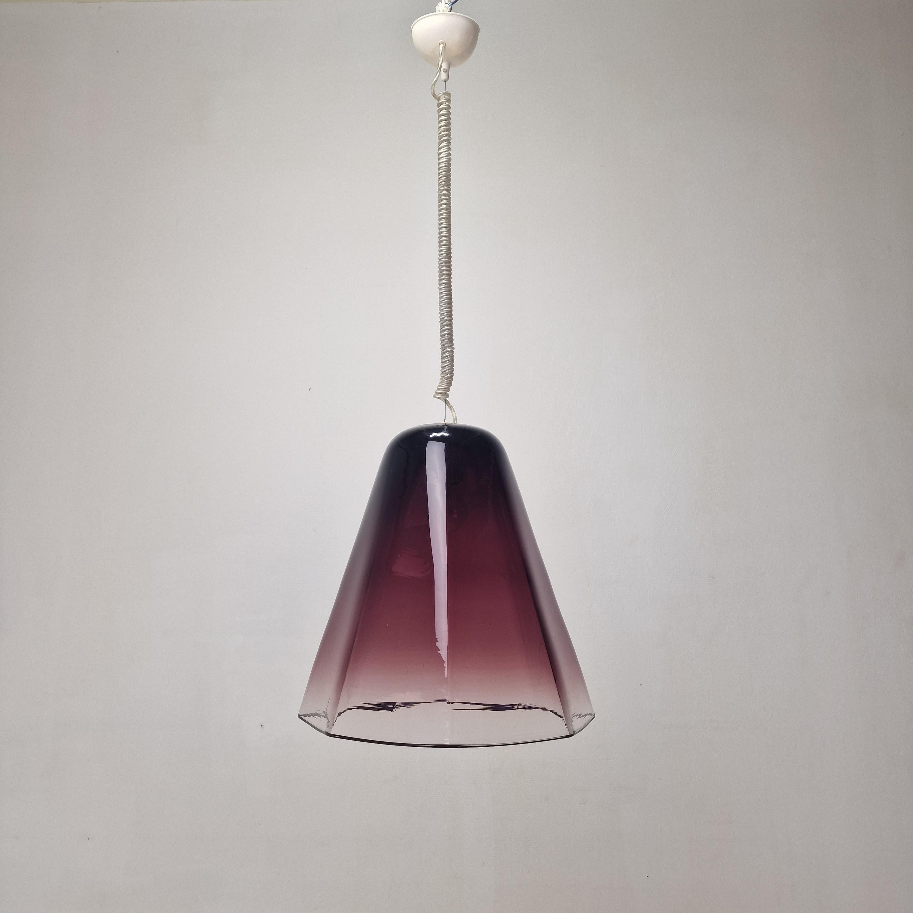 Fine XX secolo Italian Elegance - Lampada a sospensione Leucos con vetro di Murano viola trasparente in vendita