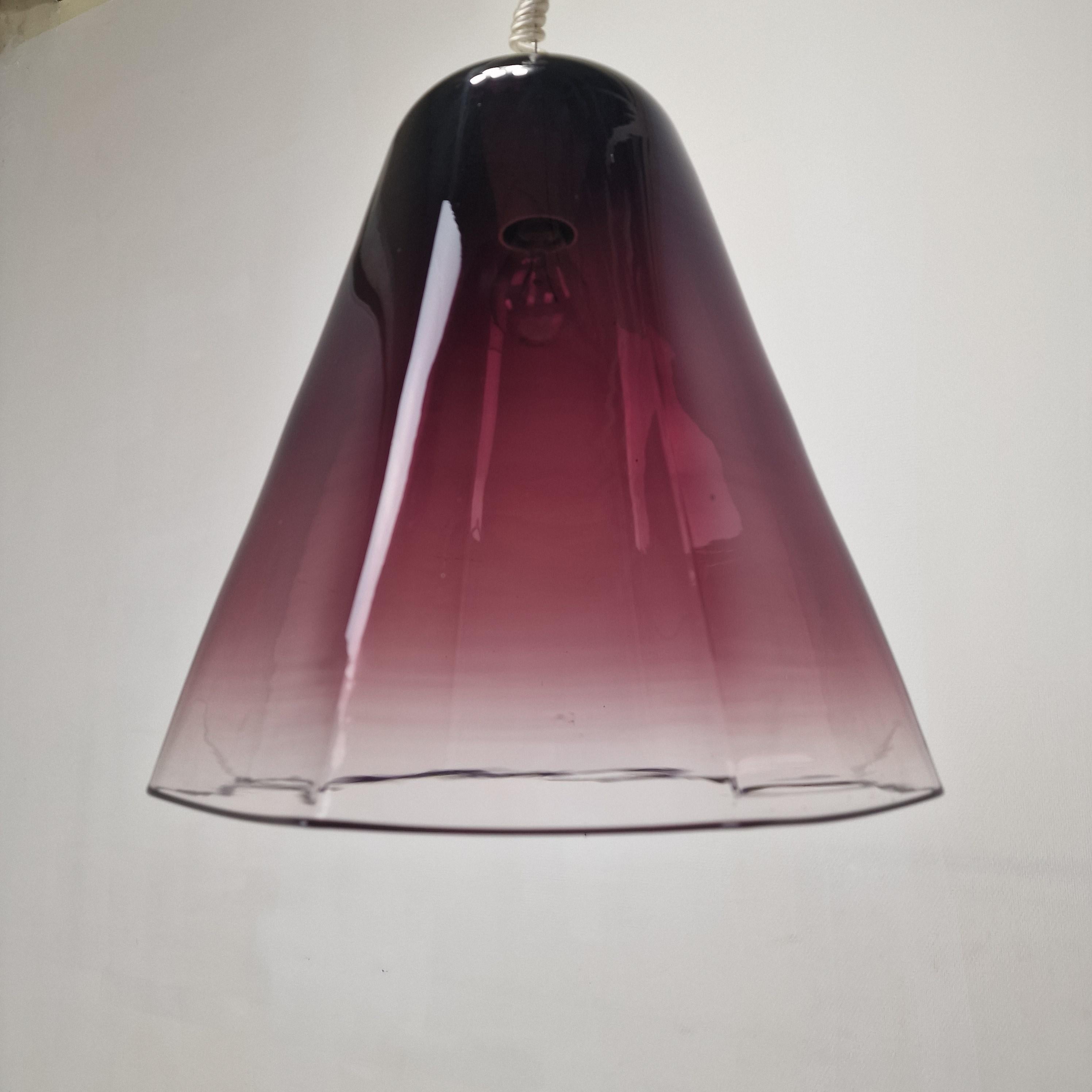 Italian Elegance - Lampada a sospensione Leucos con vetro di Murano viola trasparente in vendita 1
