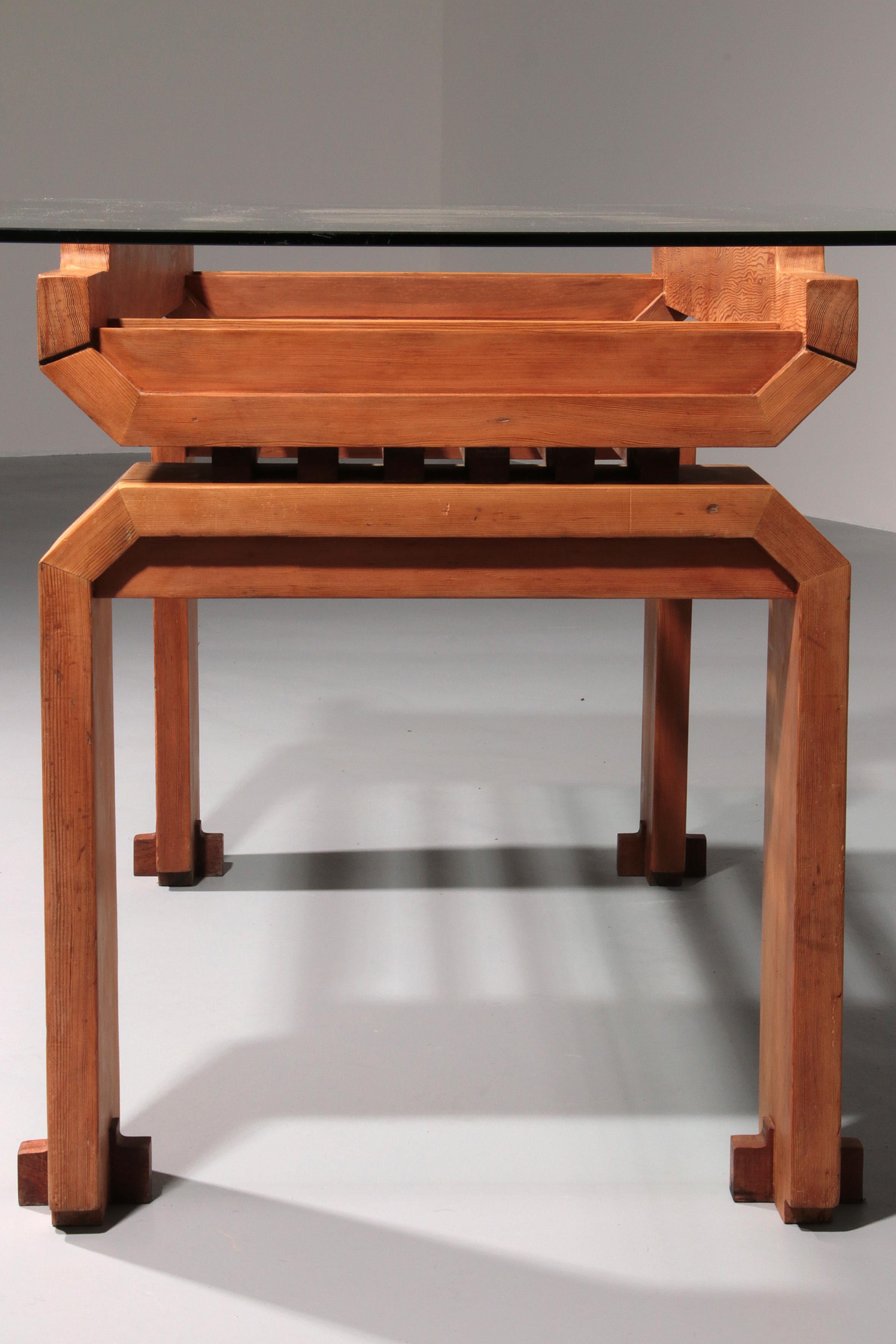 Elegance italienne : The Mid-Century Pine Dining Table 1960 en vente 4