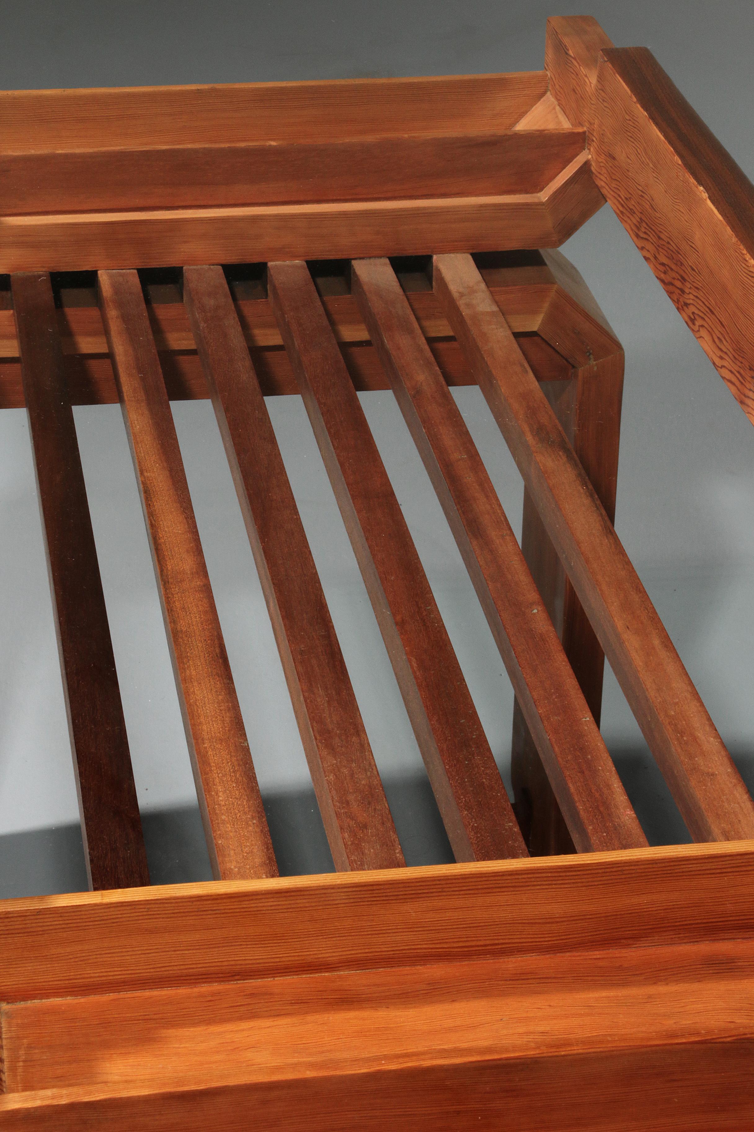 Elegance italienne : The Mid-Century Pine Dining Table 1960 en vente 5
