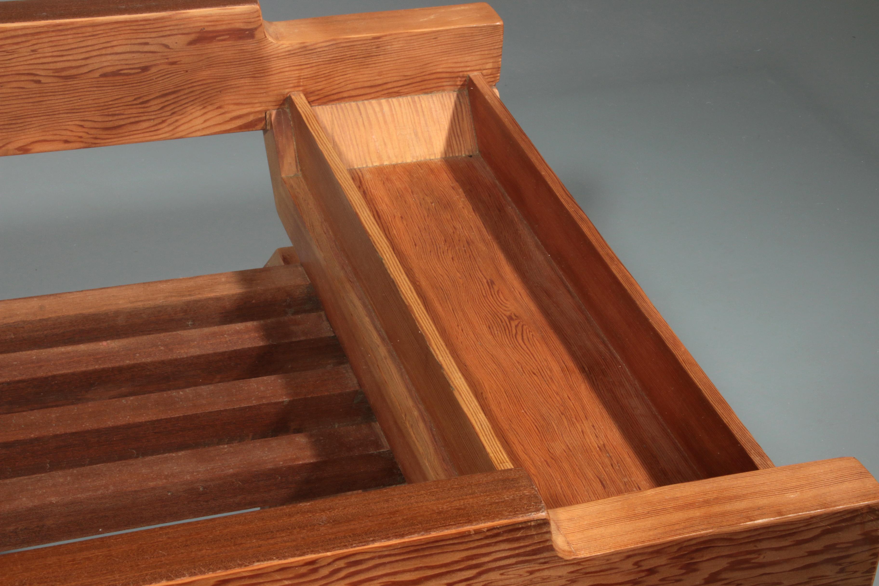 Elegance italienne : The Mid-Century Pine Dining Table 1960 en vente 7