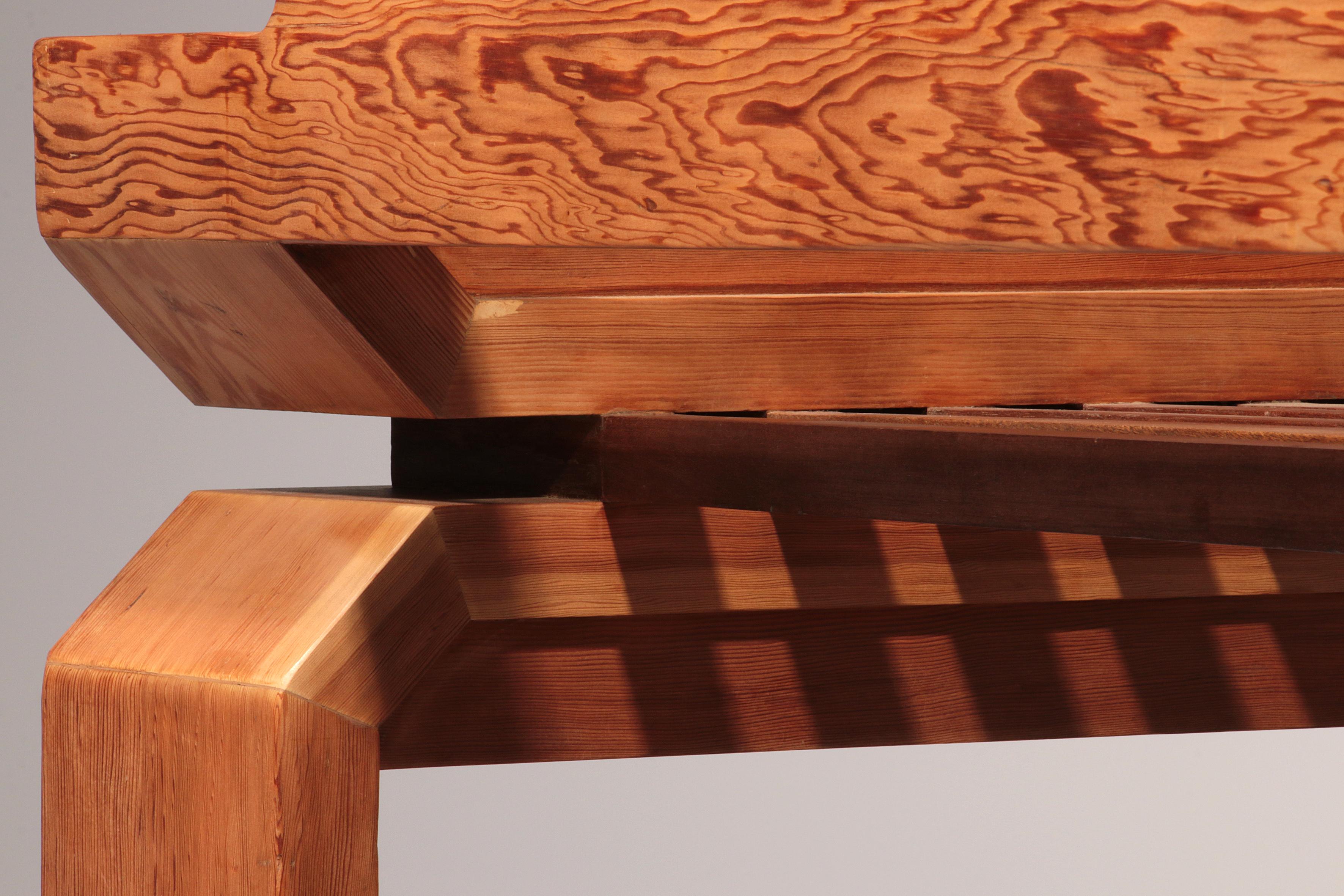 Elegance italienne : The Mid-Century Pine Dining Table 1960 en vente 3