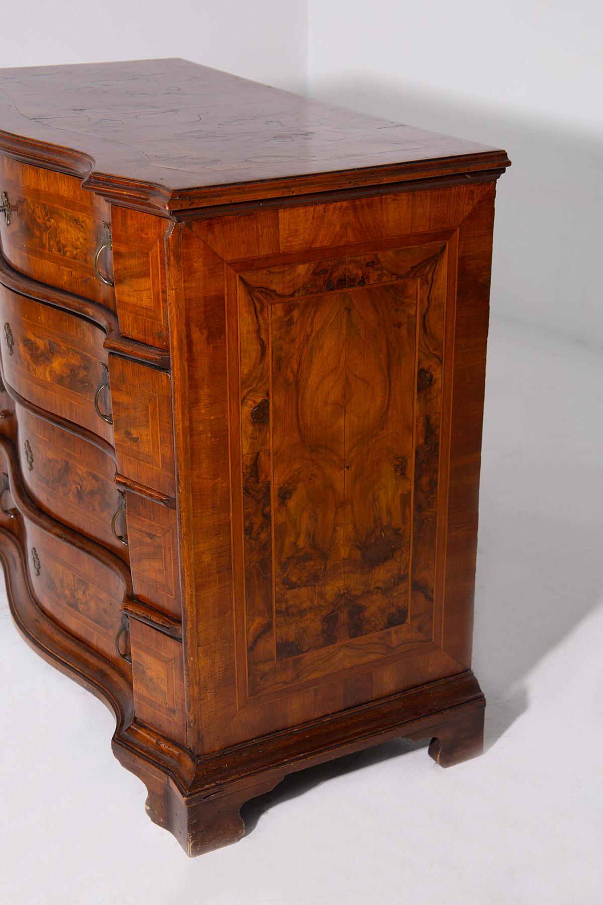 18th Century and Earlier Italian Elegant 18th Century Sideboard For Sale