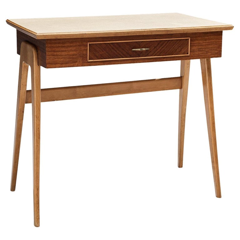Italian Elegant Writing Desk For Sale at 1stDibs