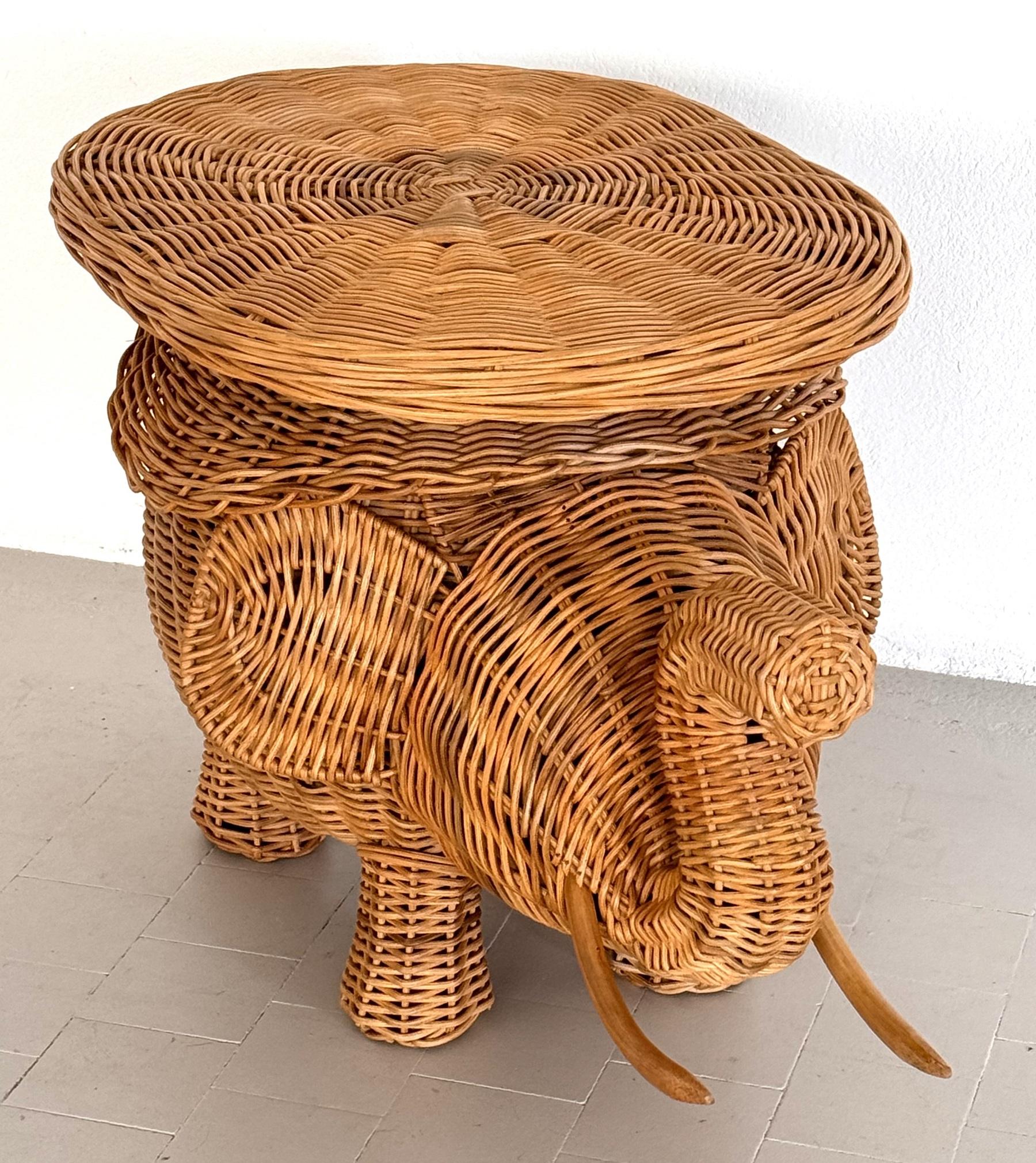 Italienischer Elefanten-Beistelltisch aus Korbweide von Vivai del Sud, 1970er Jahre im Angebot 1