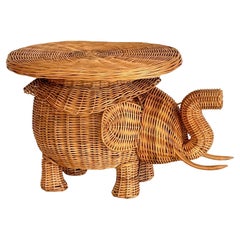 Mesa auxiliar italiana Elefante de mimbre de Vivai del Sud, años 70