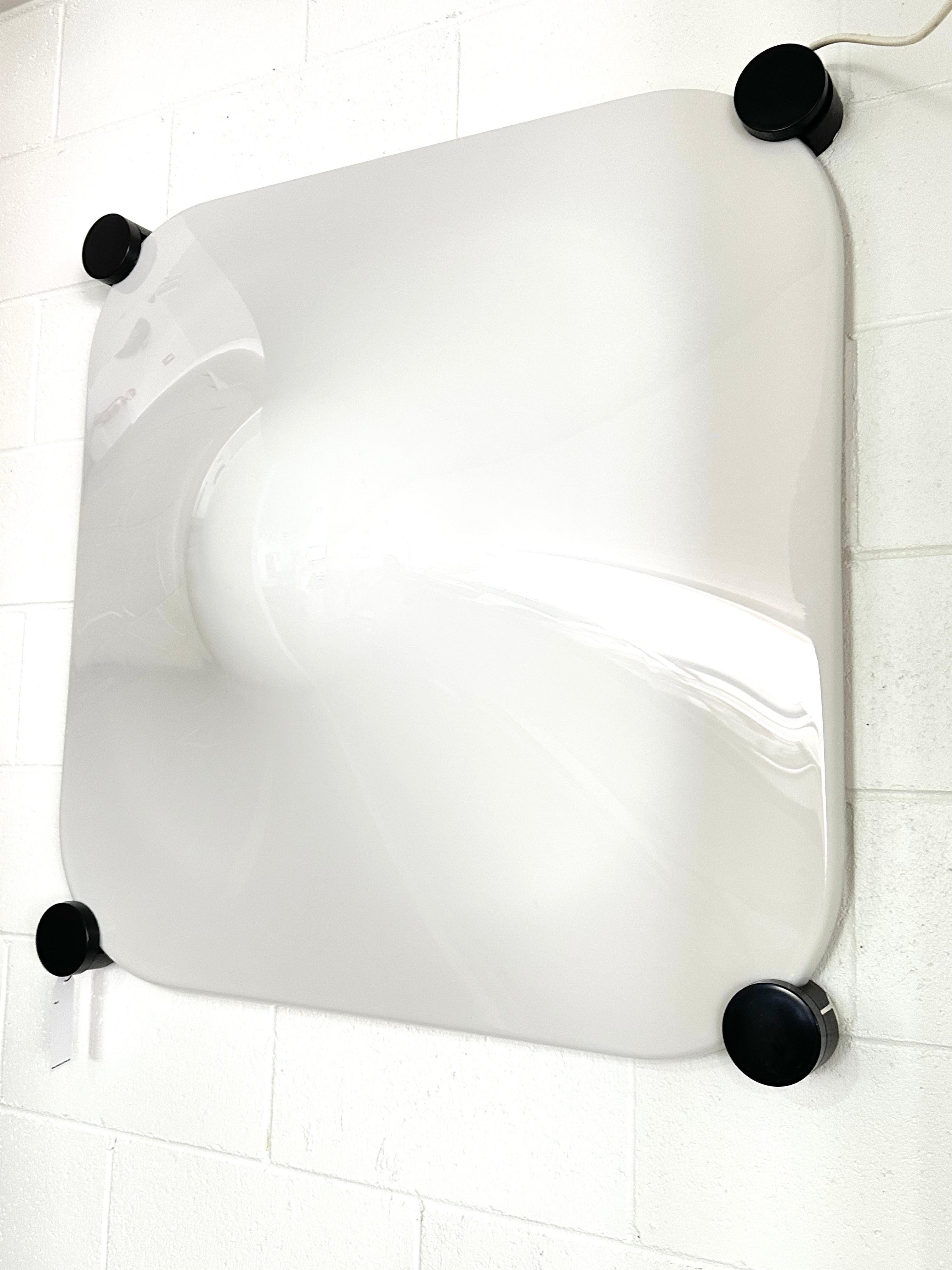 Italiano Elio Martinelli Bolla Grande Applique in acrilico e metallo, 1960s in vendita