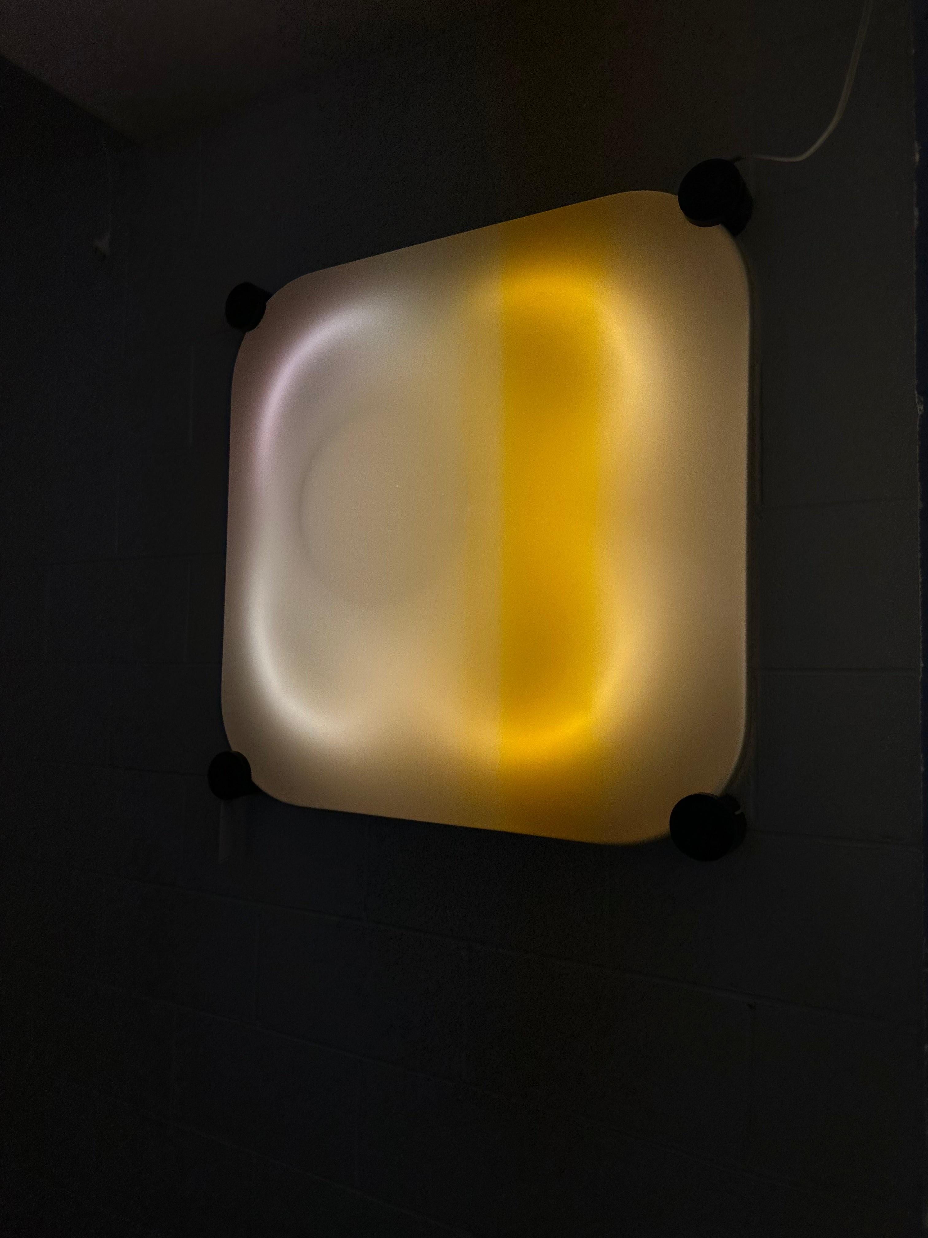 Elio Martinelli Bolla Grande Applique in acrilico e metallo, 1960s In condizioni buone in vendita a Byron Bay, NSW