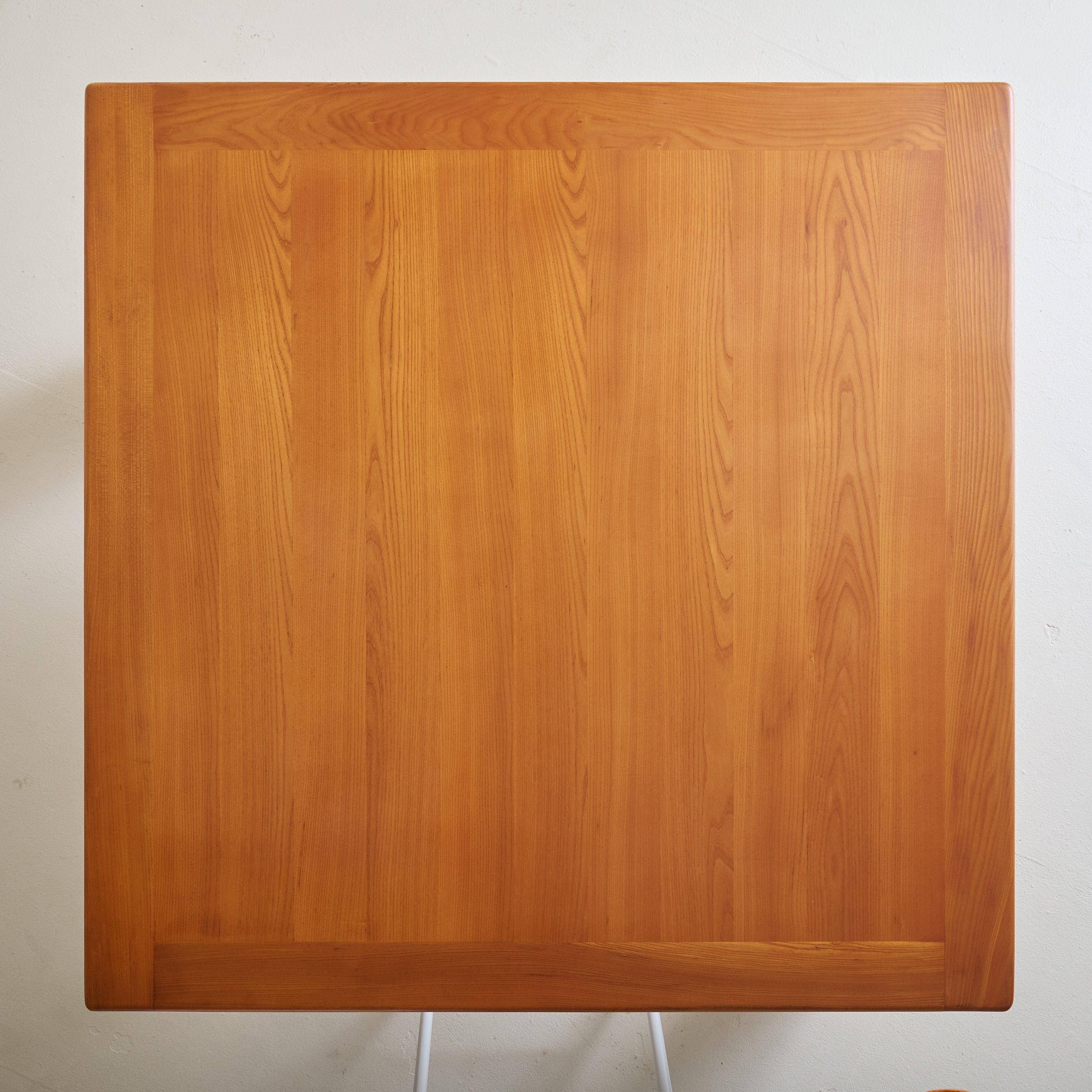 Table à manger italienne en orme par Romanutti, 1970 Bon état - En vente à Chicago, IL