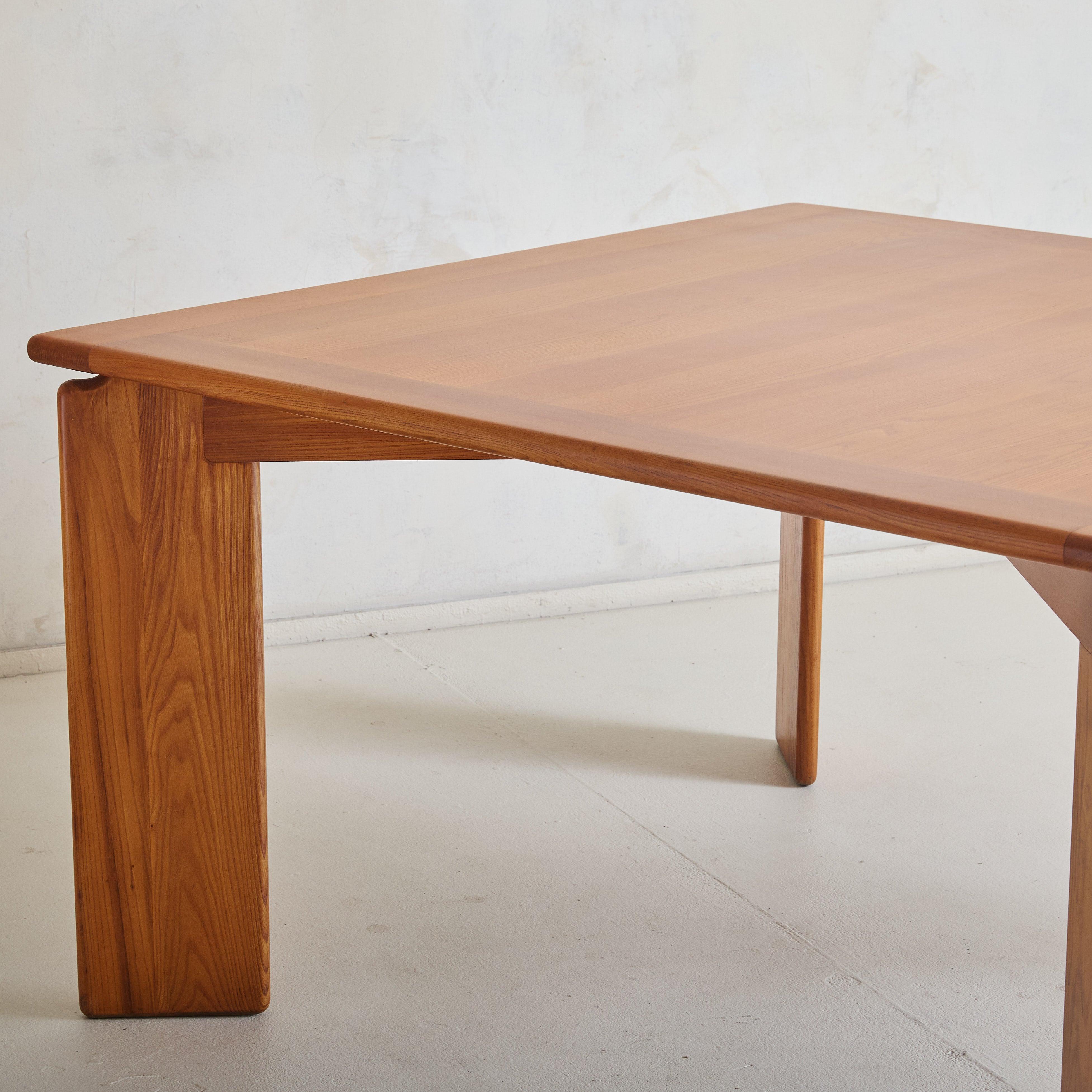 Bois Table à manger italienne en orme par Romanutti, 1970 en vente