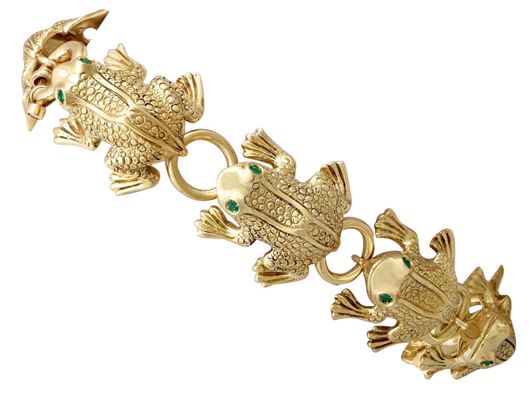 An impressive vintage Italian 0.66 Ct emerald and diamond, 18k yellow gold 'frog' earring and bracelet suite; part of our diverse vintage jewelry collections.

This stunning, fine and impressive gold jewelry set has been crafted in 18k yellow