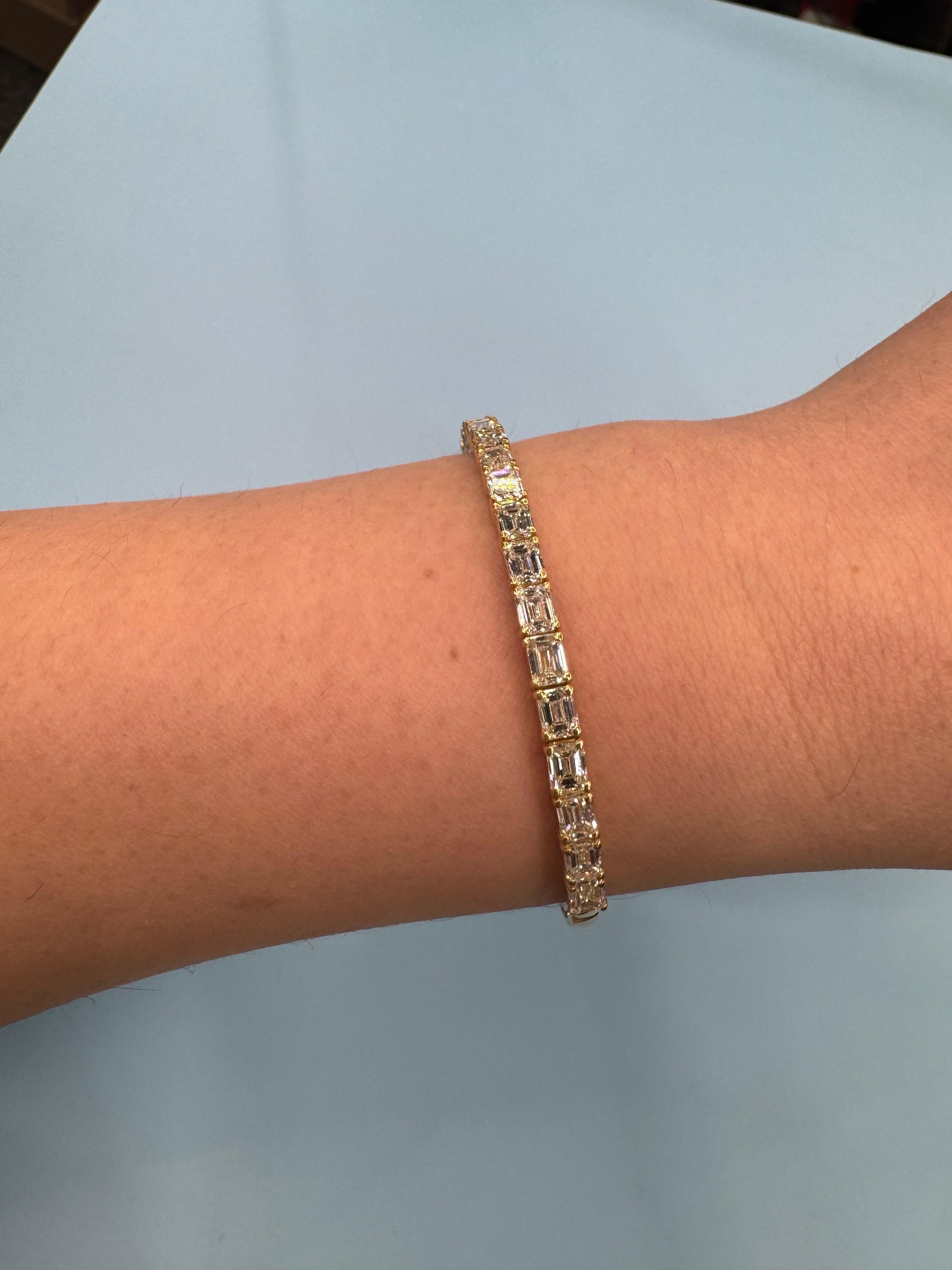 Italian Emerald Cut Diamond Bangle Bracelet 5.40 Carats 18 Karat Yellow Gold 5