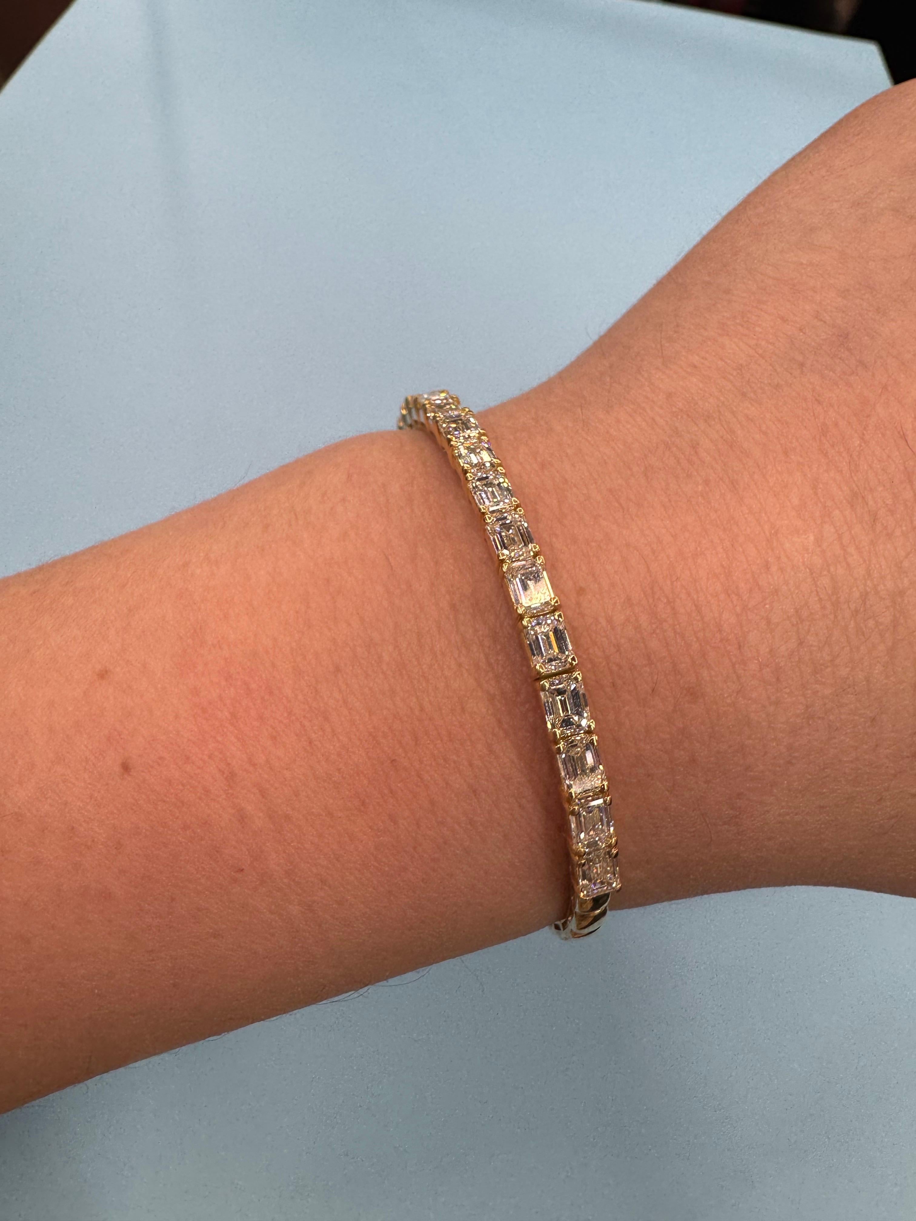 Italian Emerald Cut Diamond Bangle Bracelet 5.40 Carats 18 Karat Yellow Gold 6