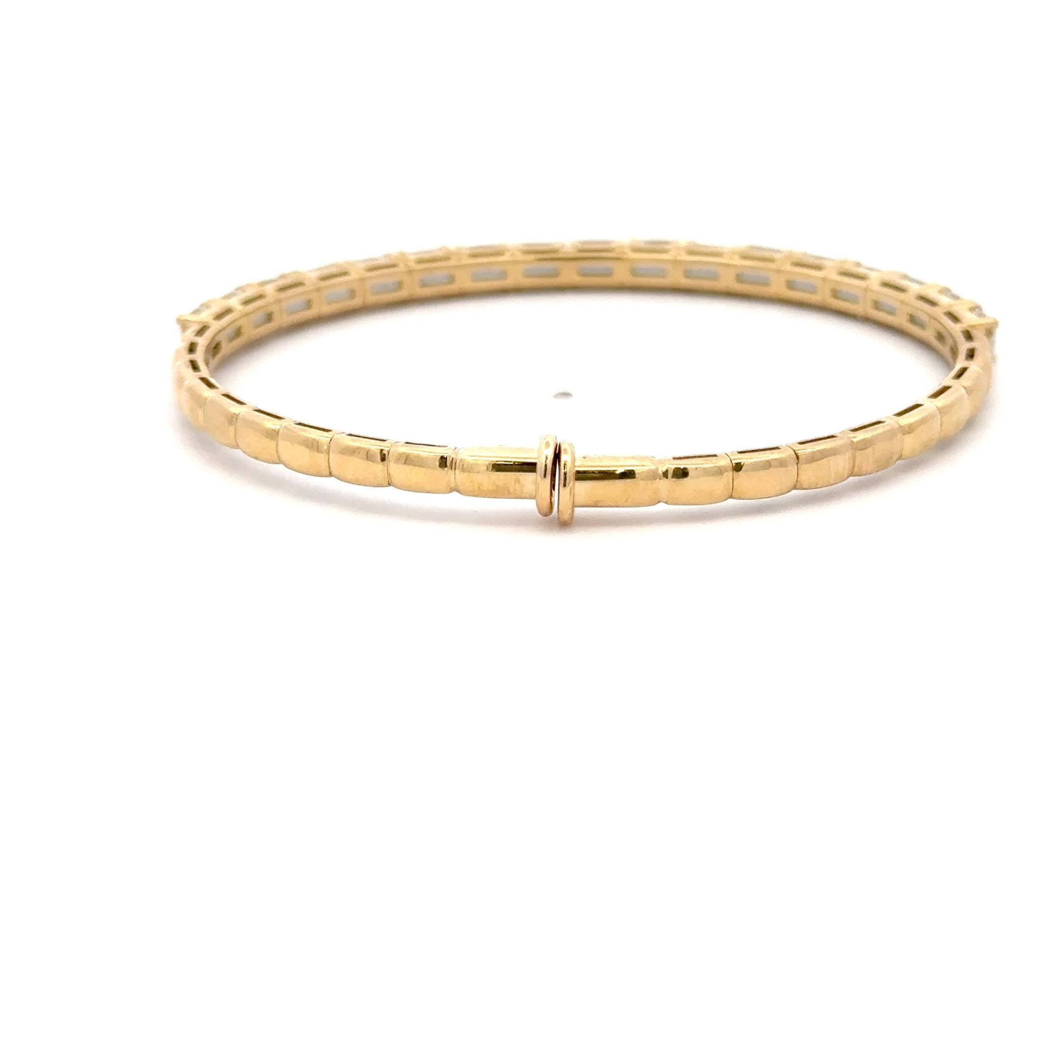 Italian Emerald Cut Diamond Bangle Bracelet 5.40 Carats 18 Karat Yellow Gold In New Condition In New York, NY